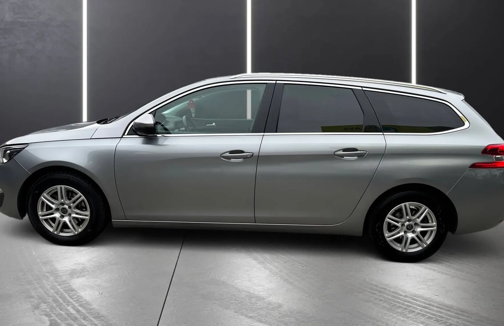 Zunanja slika - Peugeot 308 - 1.2 PureTech LED NAVI TEMP PDC MOŽNOST BREZ POLO.. - 4