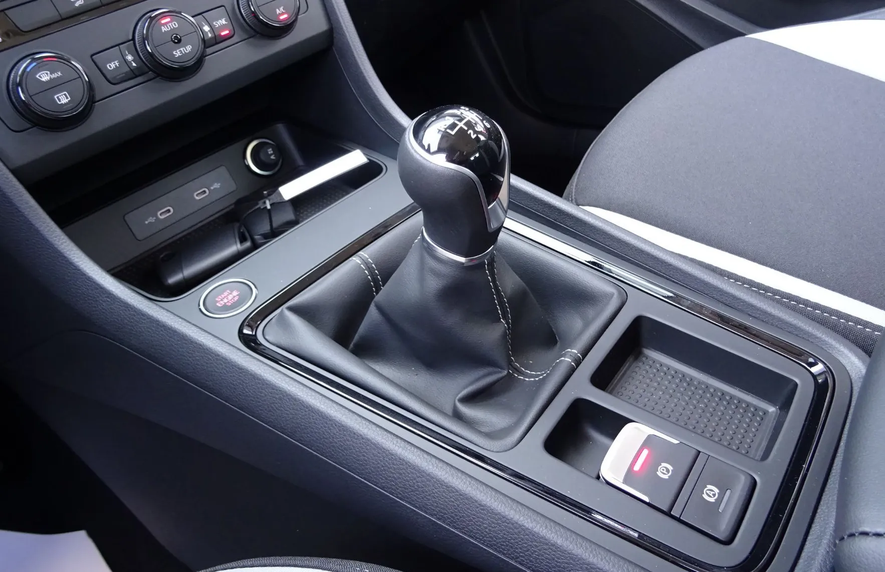 Zunanja slika - Seat Ateca - 1.0 TSI 85 KW HOLA -NA ZALOGI - - 17