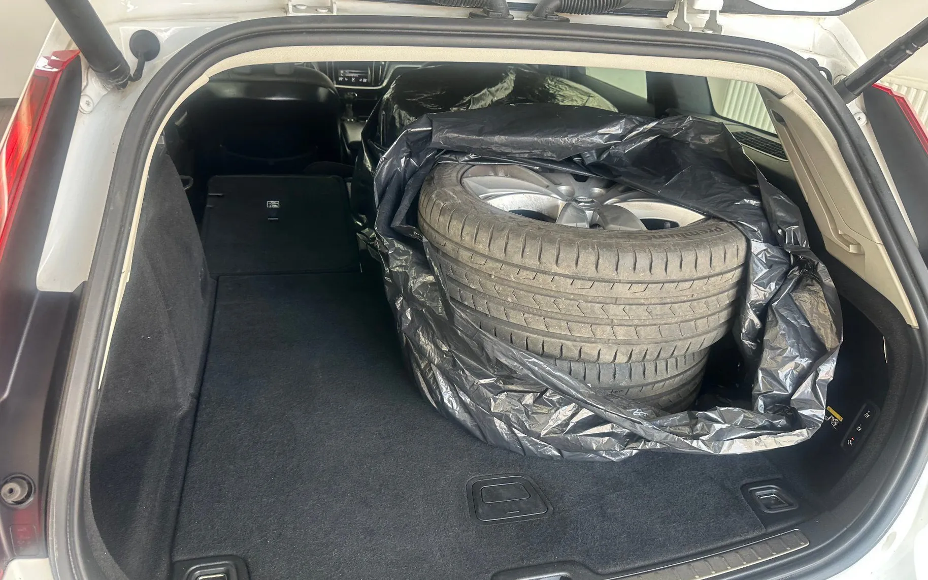Zunanja slika - Volvo V60 - D3 Momentum Pro Avt+4 ALU.USNJE.NAVI.4X4.TOP - 4