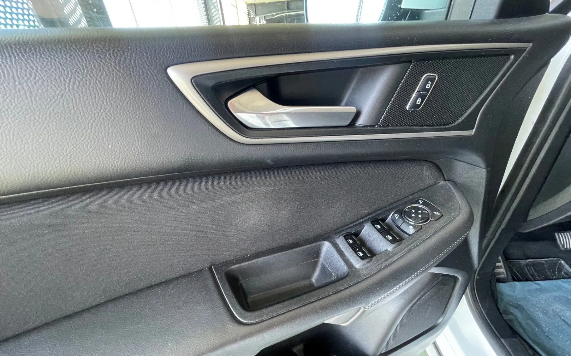 Zunanja slika - Ford S-MAX - 2.0 TDCi  Powershift NAVI.PDC.KAMERA.OGR.SEDEŽ - 9