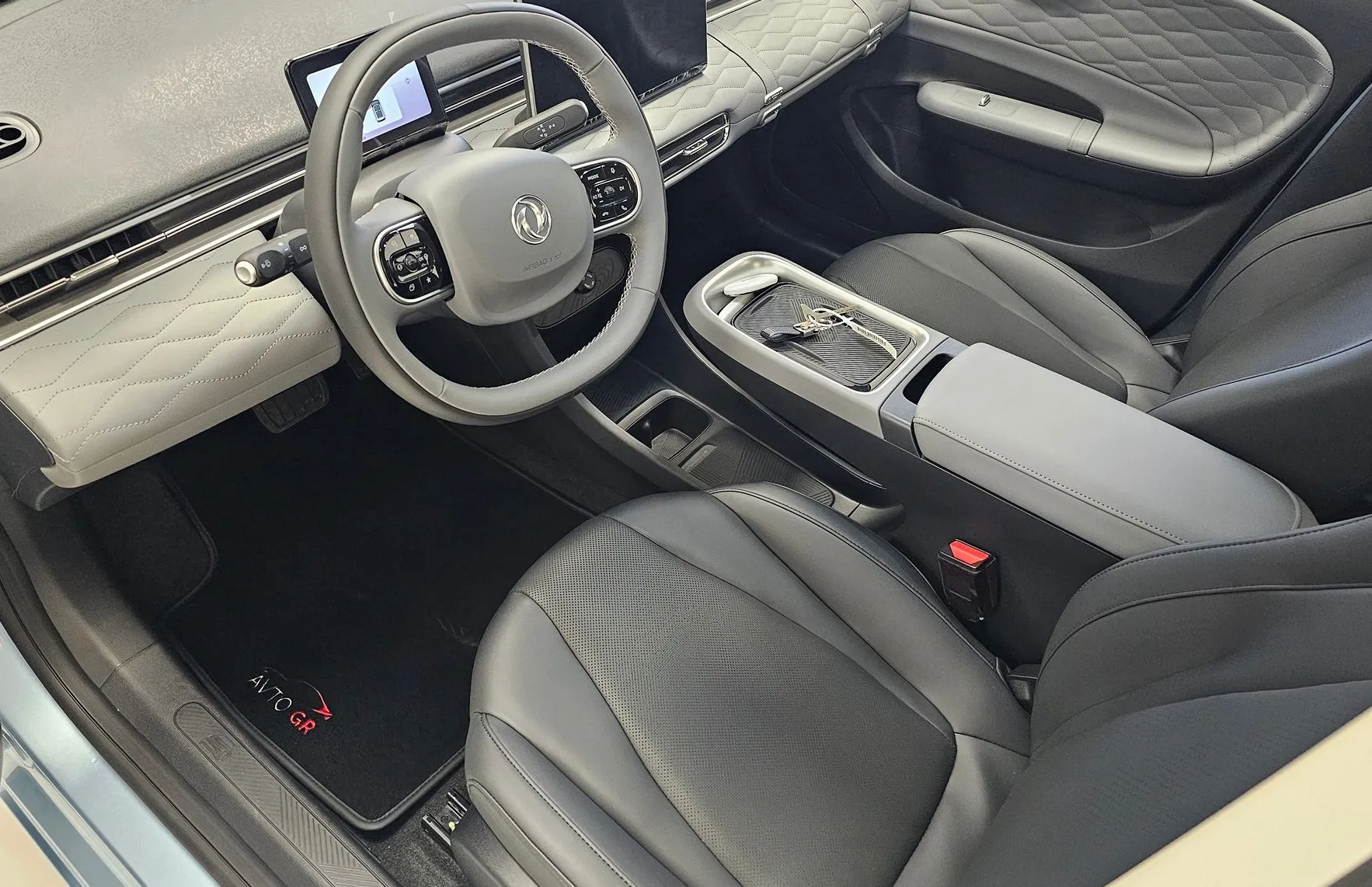 Zunanja slika - Dongfeng Box - 42.3 kWh 70 kW- Gray Black Interior - 5