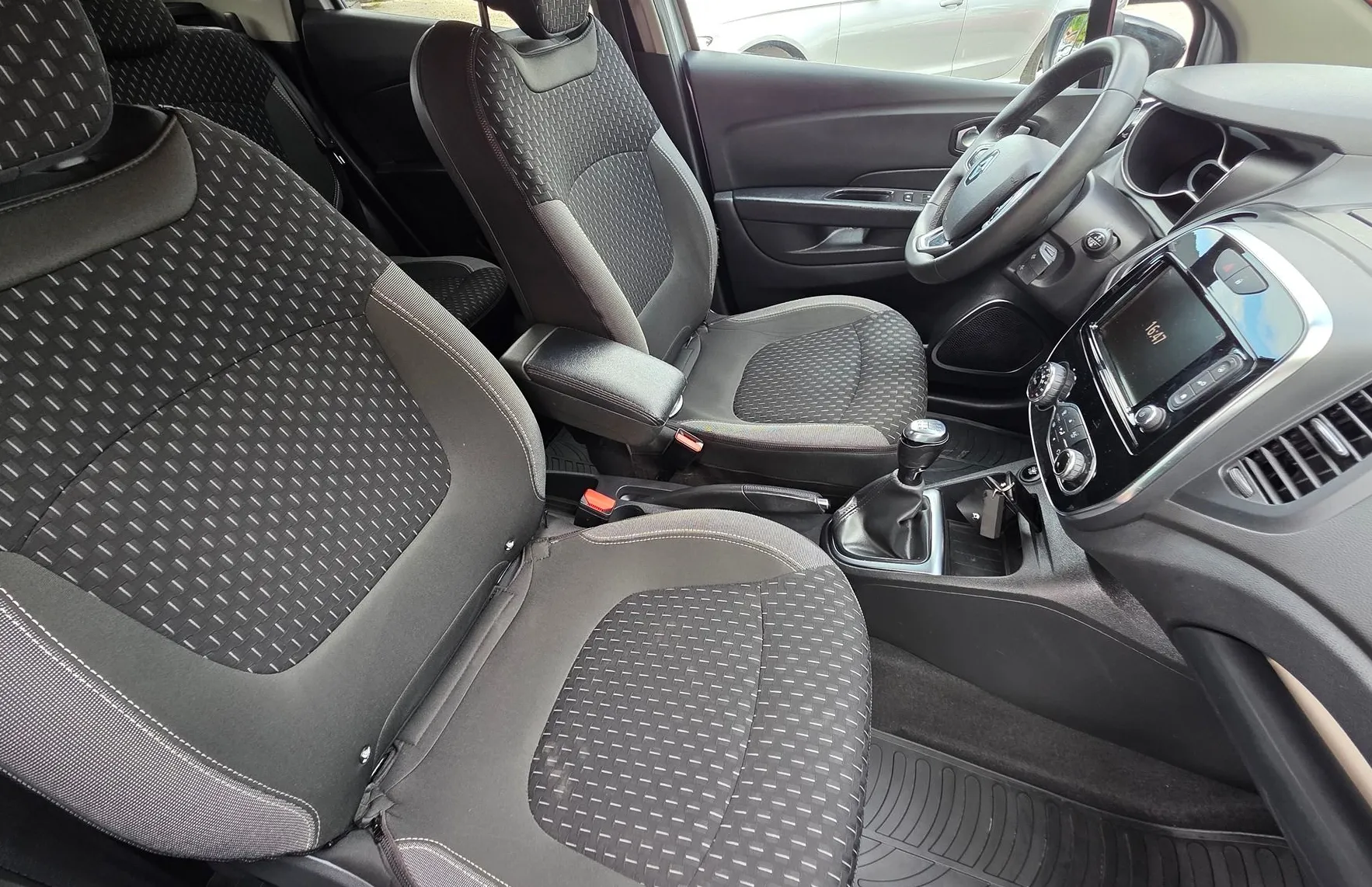 Zunanja slika - Renault Captur - TCe 90 INTENS LED-KAMERA-ALU PLATIŠČA-1.LASTNIK - 14
