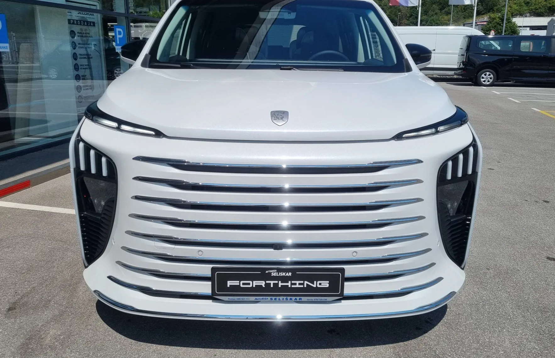 Zunanja slika - Forthing V9 - 1.5T PHEV - 7 SEDEŽEV - BOGATA OPREMA - NA ZALOGI - 3