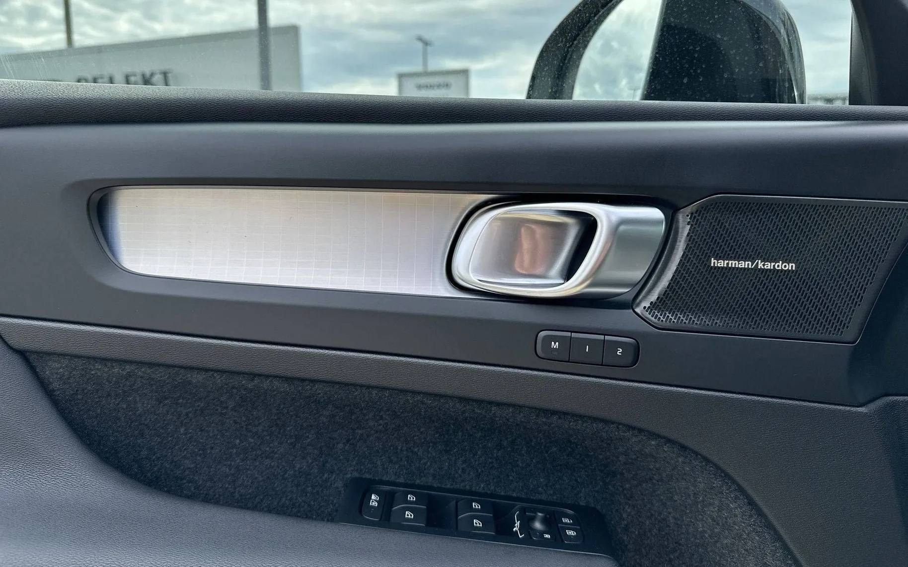 Notranja slika - Volvo XC40 - B3P Plus Dark Avt - 13