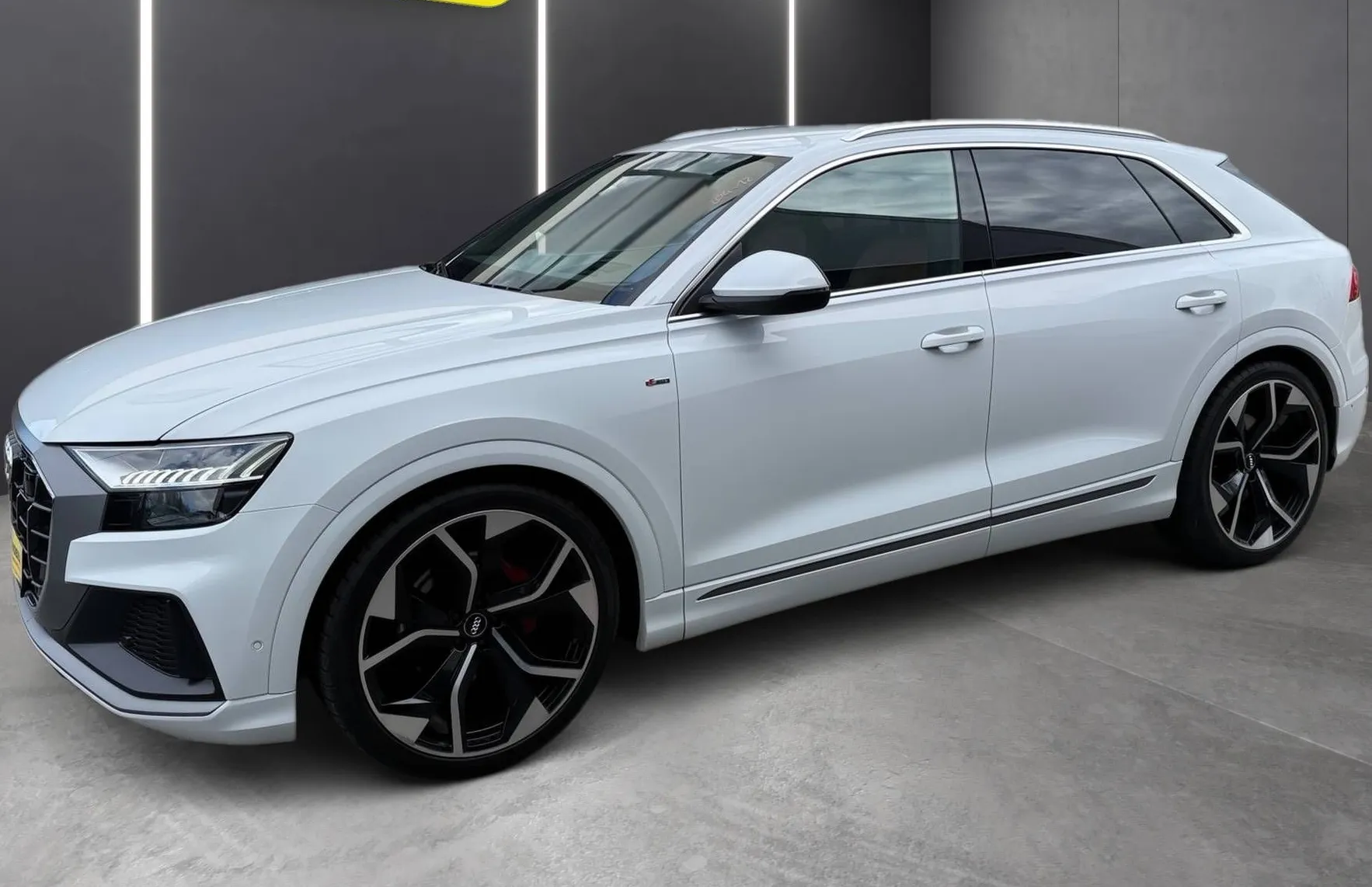 Zunanja slika - Audi Q8 - 50 TDI QUATTRO S-LINE MATRIX PERLA BELA HEAD UP - 3