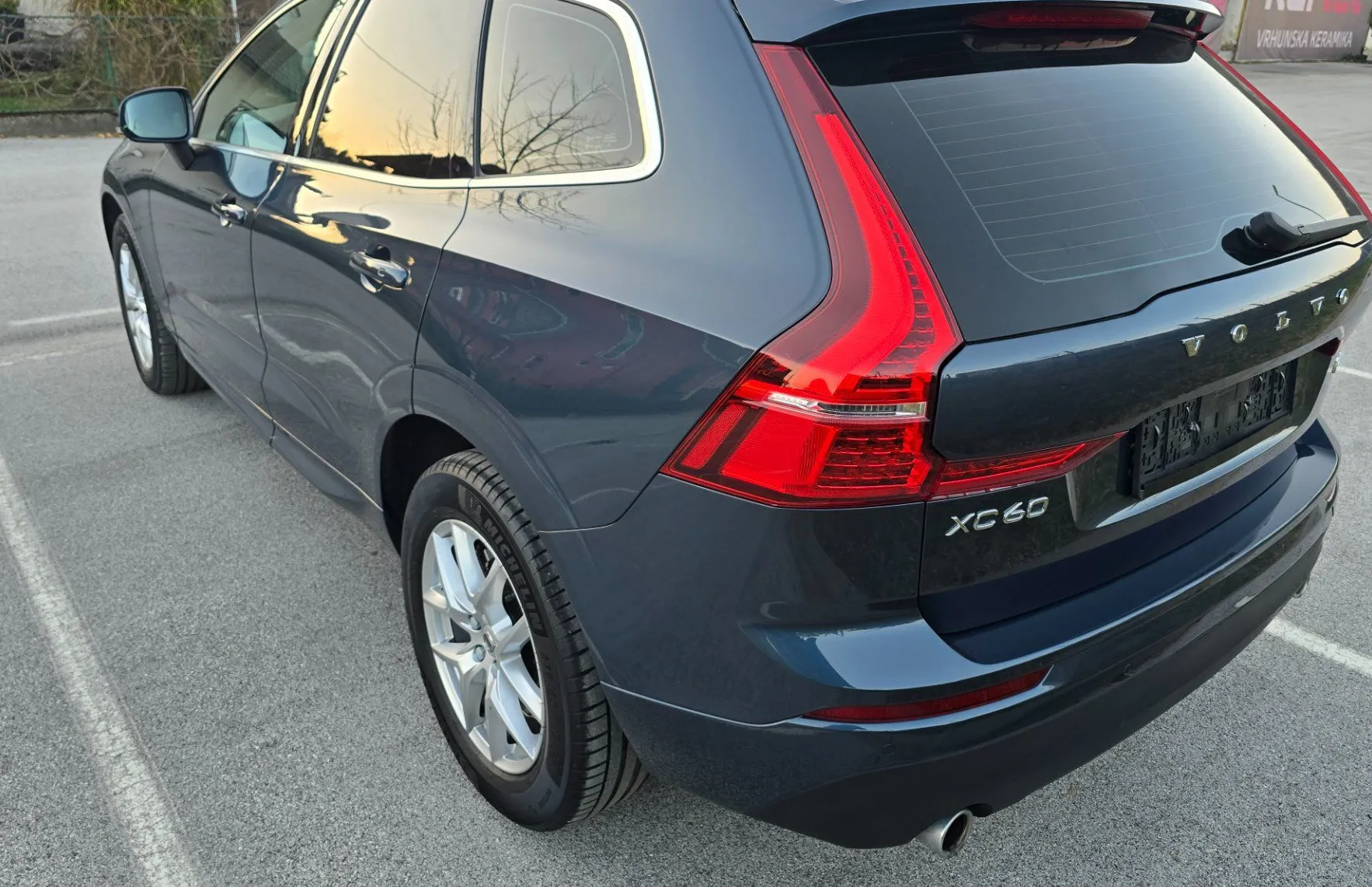 Zunanja slika - Volvo XC60 - B4P Momentum Aut - 3