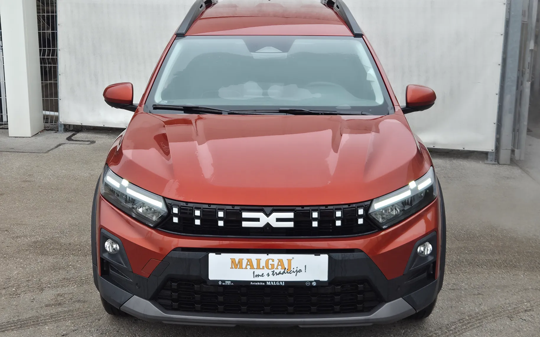 Zunanja slika - Dacia Jogger - Extreme Hybrid 155+7 sedežev+Zimske gume - 3