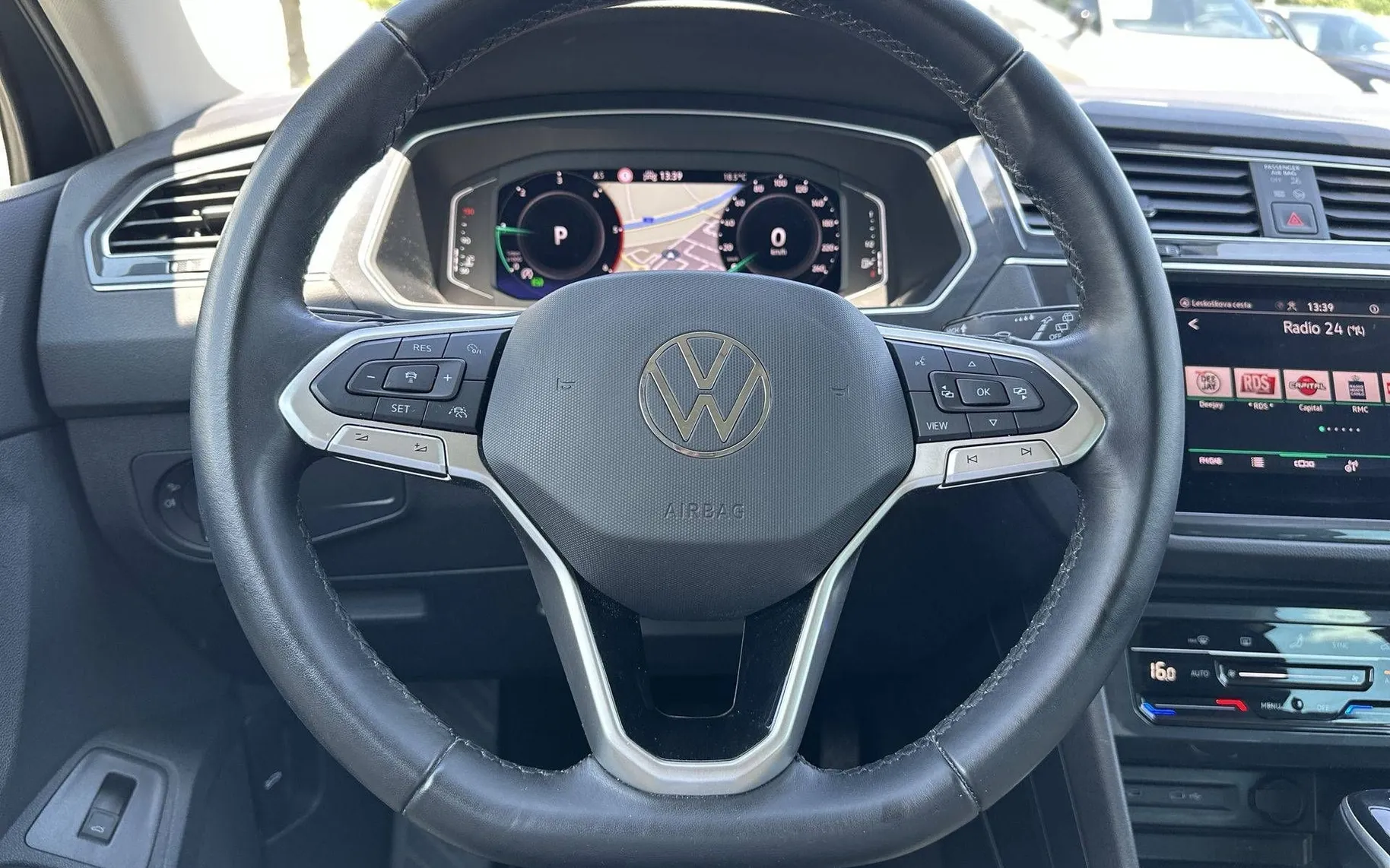 Notranja slika - Volkswagen Tiguan - 2.0 TDI BMT Elegance DSG VIRTUAL ACC KAMERA - 14