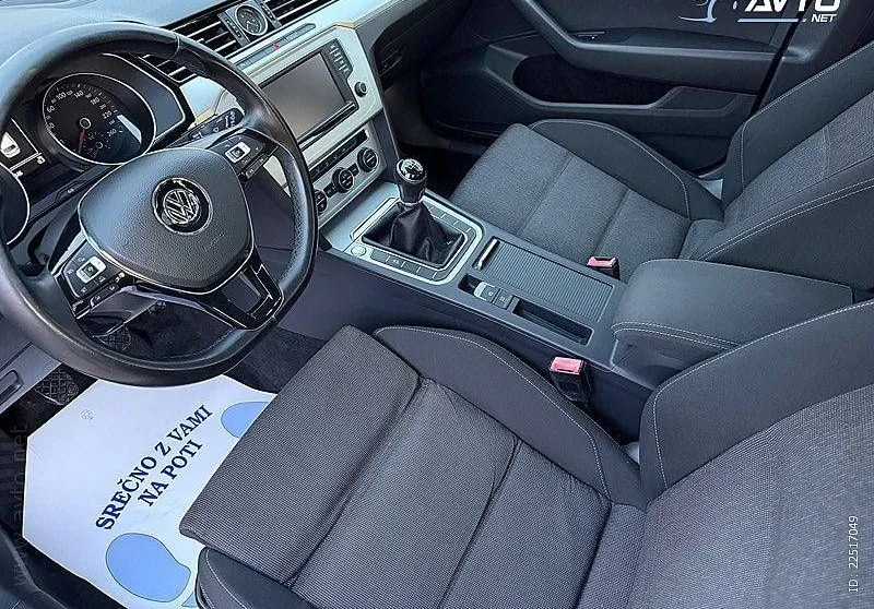 Notranja slika - Volkswagen Passat Variant - 2.0 TDI 8MT 110kW... - 8