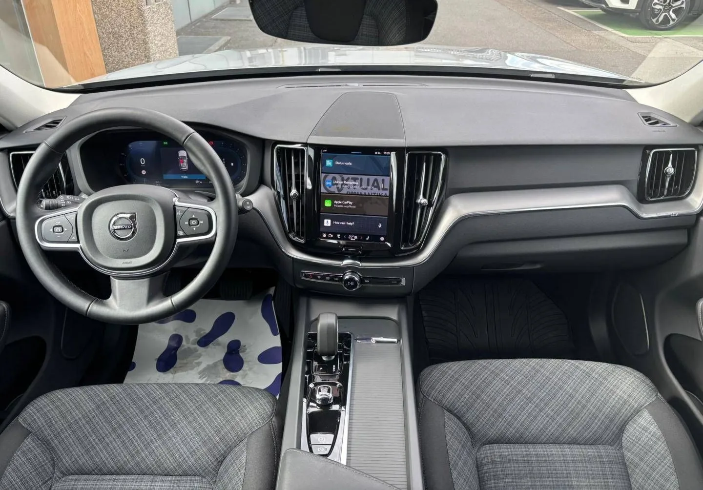 Notranja slika - Volvo XC60 - VOLVO  B5P AWD Core KAMERA-ACC-KEYLESS... - 10