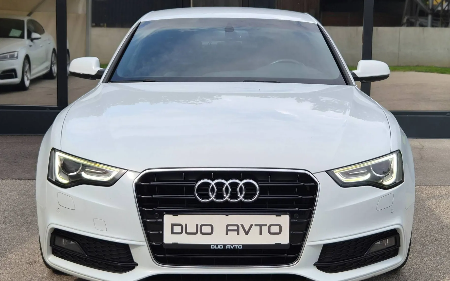 Notranja slika - Audi A5 Sportback - 2.0TDI-AUT.-S LINE-SPORT-2XLED-2XPDC-USNJE-NAVI-F1 - 11