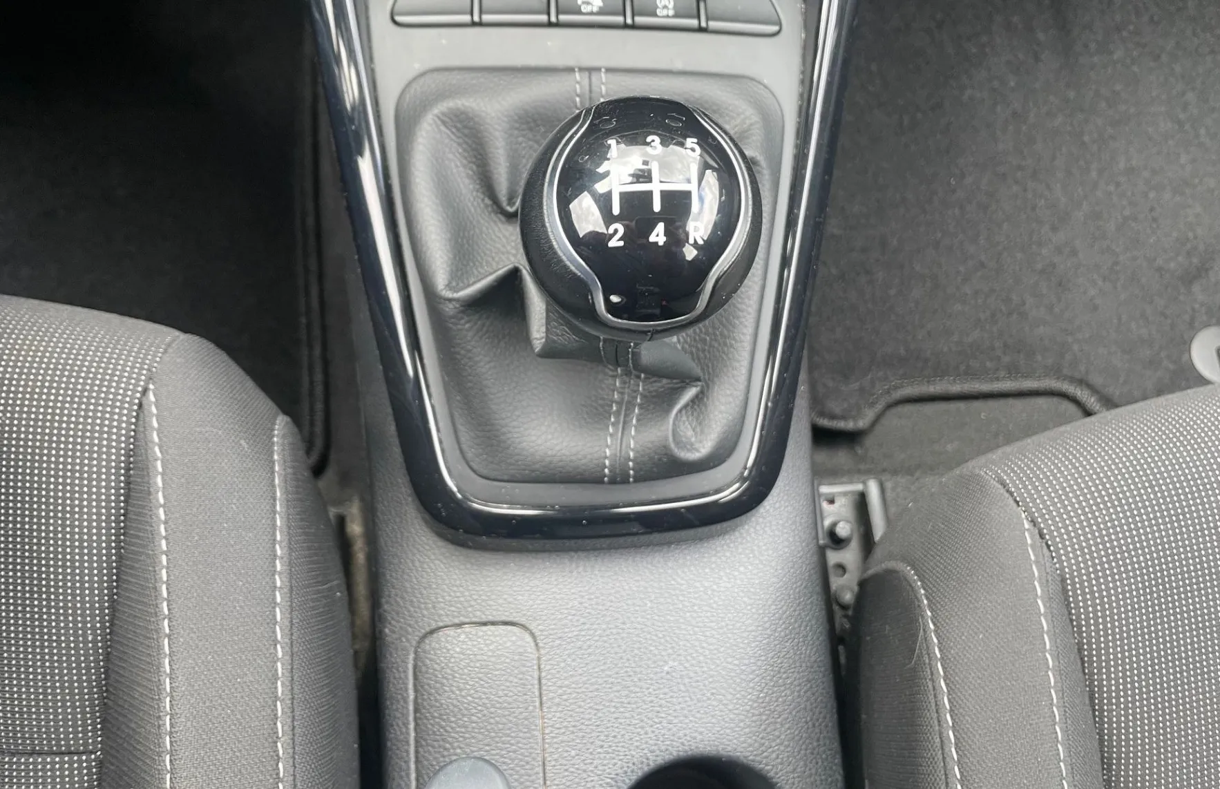 Zunanja slika - KIA Rio - 1.25 CVVT EX Edition. KAMERA. PDC ZADAJ. TEMPOMAT - 18
