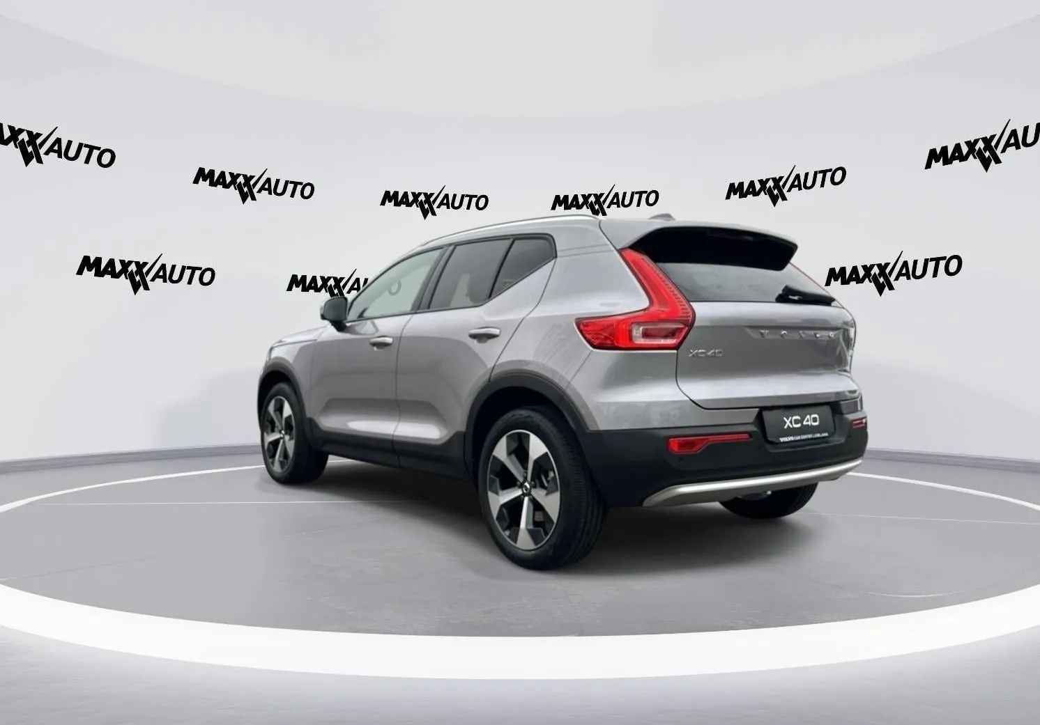 Notranja slika - Volvo XC40 - B3 P Core AT DCT 3 leta garancije + 3 servisi... - 13