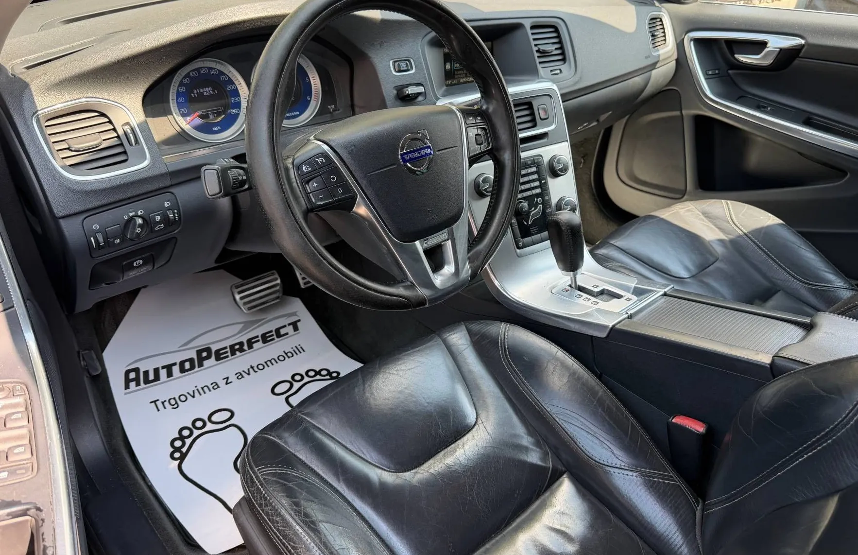 Zunanja slika - Volvo V60 - D5 AWD Geartronic |MEMORY|WEBASTO|GR. SED.| - 9