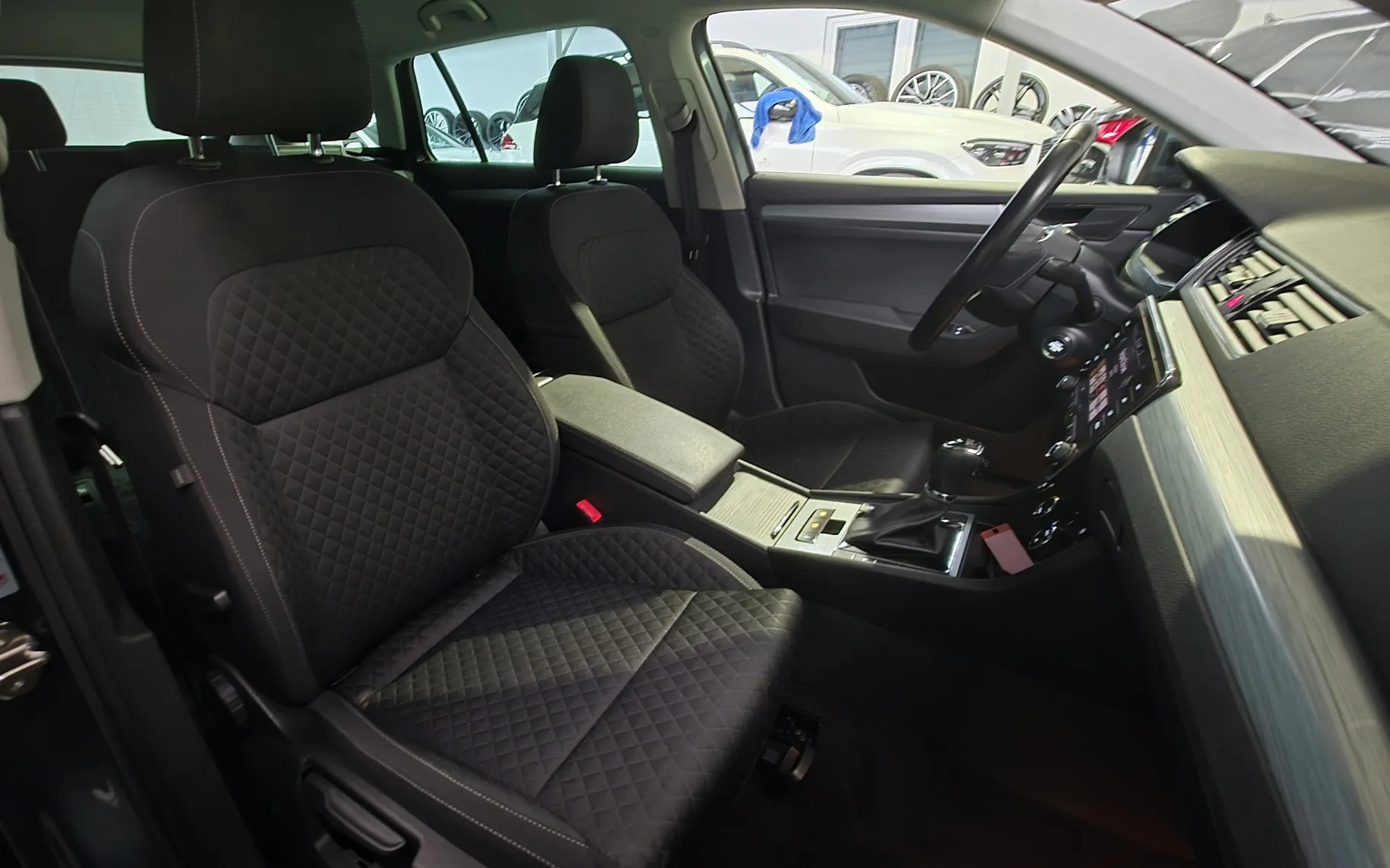 Zunanja slika - Škoda Superb - Combi 2,0 TDI DSG - 16