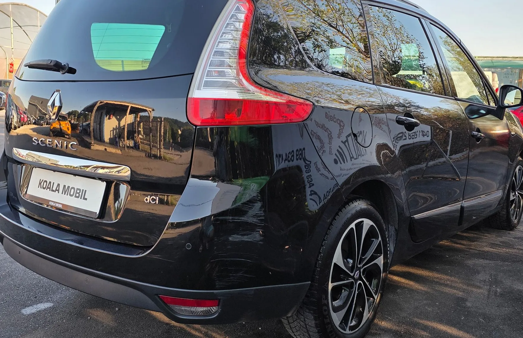 Zunanja slika - Renault Scénic - Grand Scenic dCi 130 BOSE 7 SEDEŽEV-NAVI-KAMERA-ALU PLATIŠČA - 4