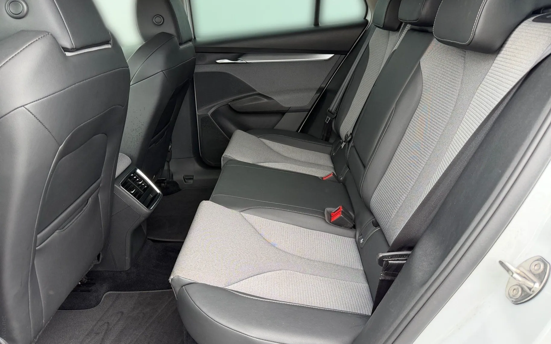 Notranja slika - Škoda Enyaq IV - Selection 50-18 COL ALU Lane assist Kamera PDC... - 11