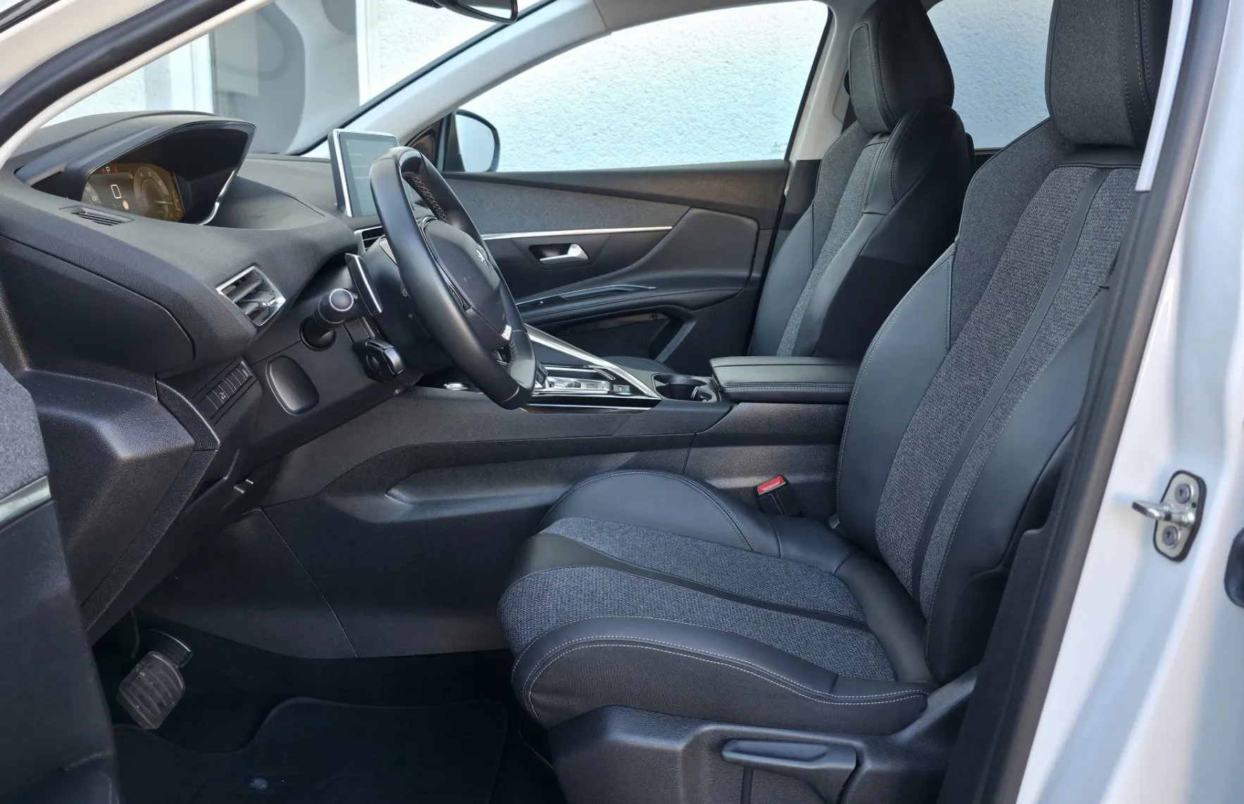 Zunanja slika - Peugeot 5008 - 2.0HDI EAT8 Allure FULLED•BLIS•7-SED•KEYLES•KAMER• - 6