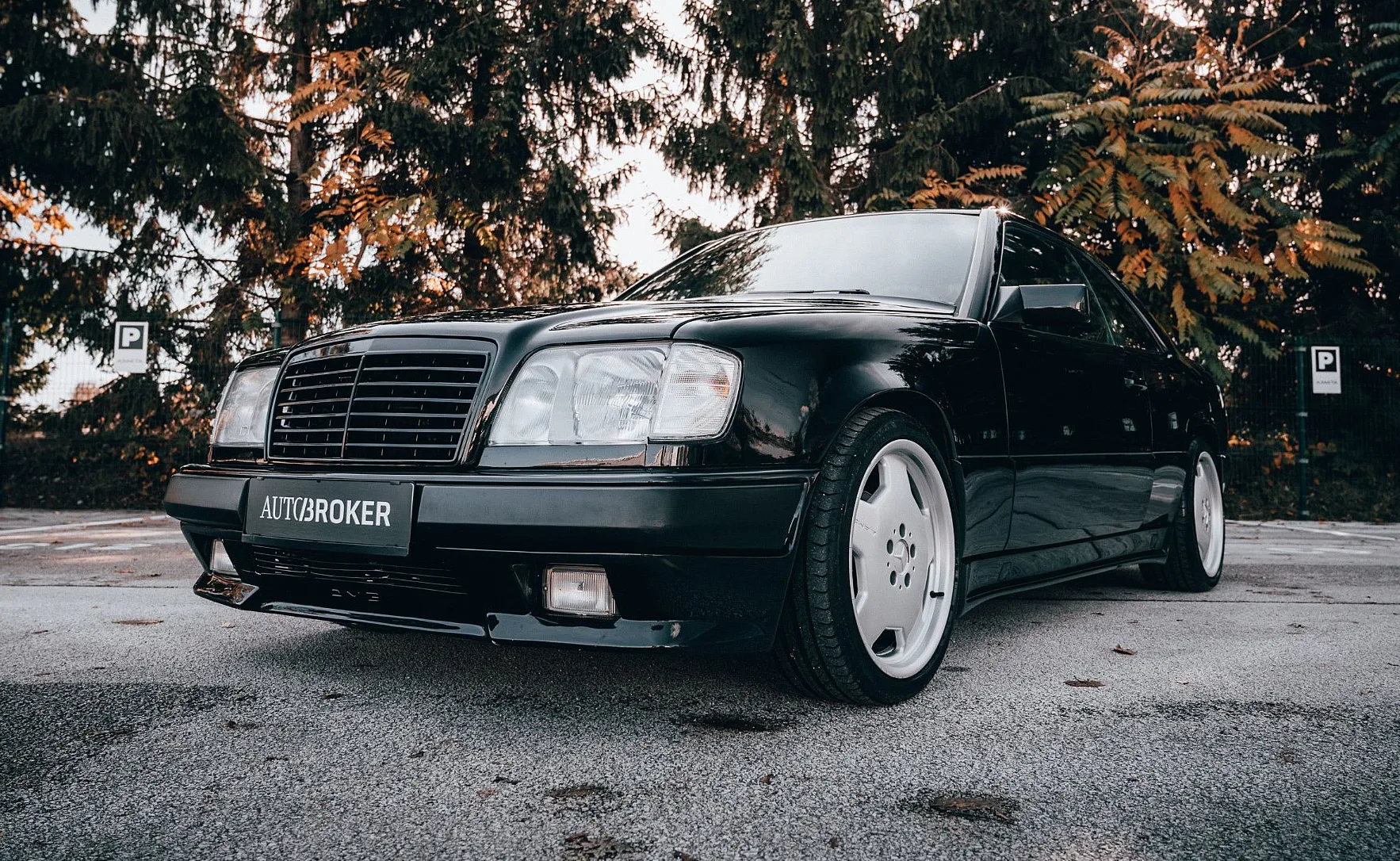 Zunanja slika - Mercedes-Benz E-Razred - CE300 AMG Usnje Starodobnik Strešno okno Klima - 1