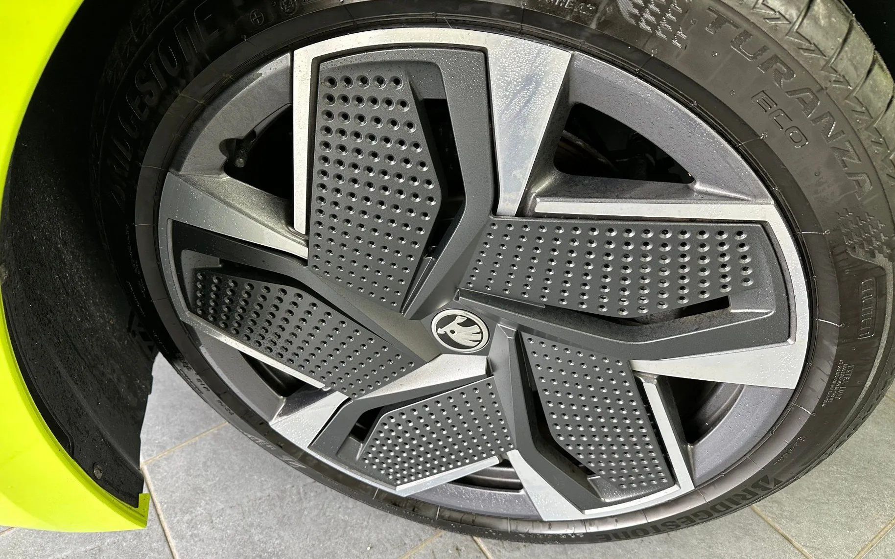 Zunanja slika - Škoda Enyaq - RS 220 KW.KAMERA.ACC.4X4.NAVI.LED.KLJUKA.45.000 KM - 3