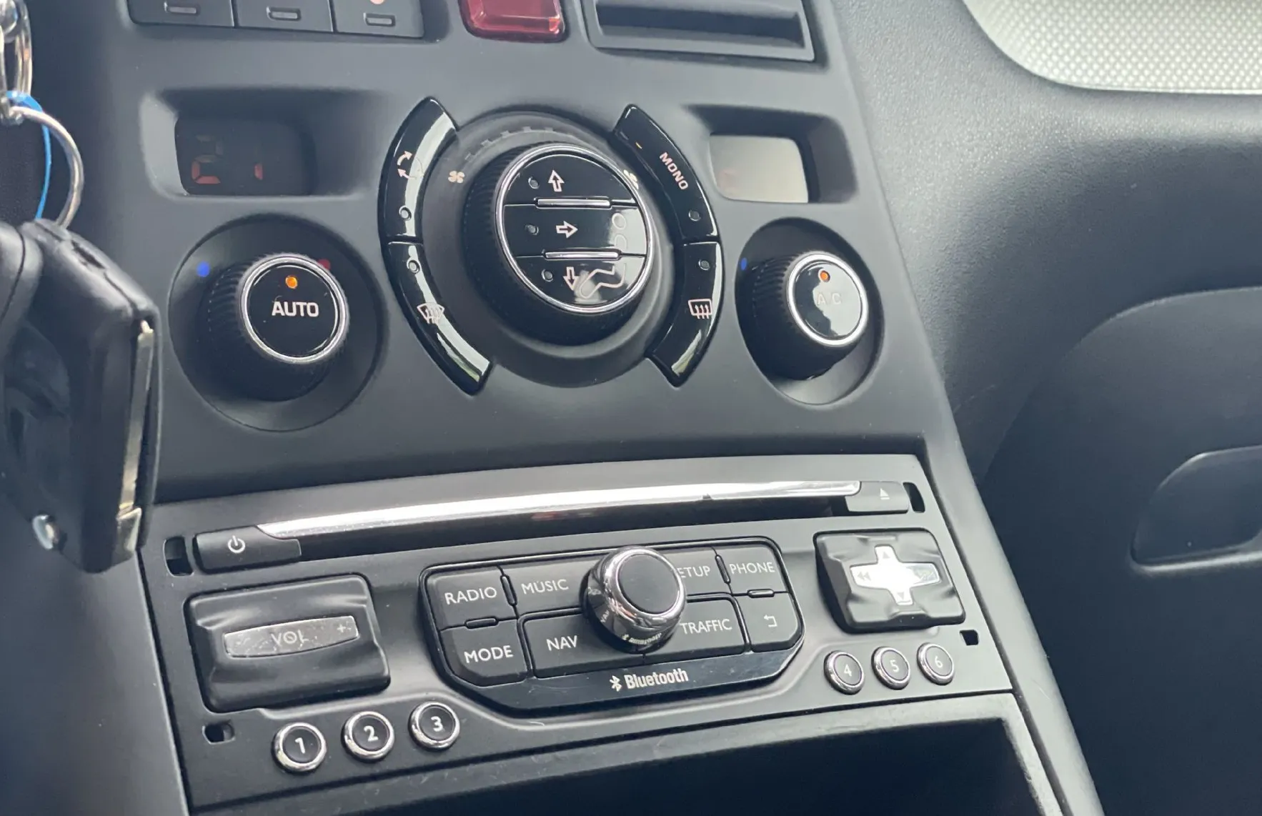 Zunanja slika - Citroën C3 Picasso - TEMPOMAT-PARK SENZORJI-AVTOMATSKA KLIMA - 8