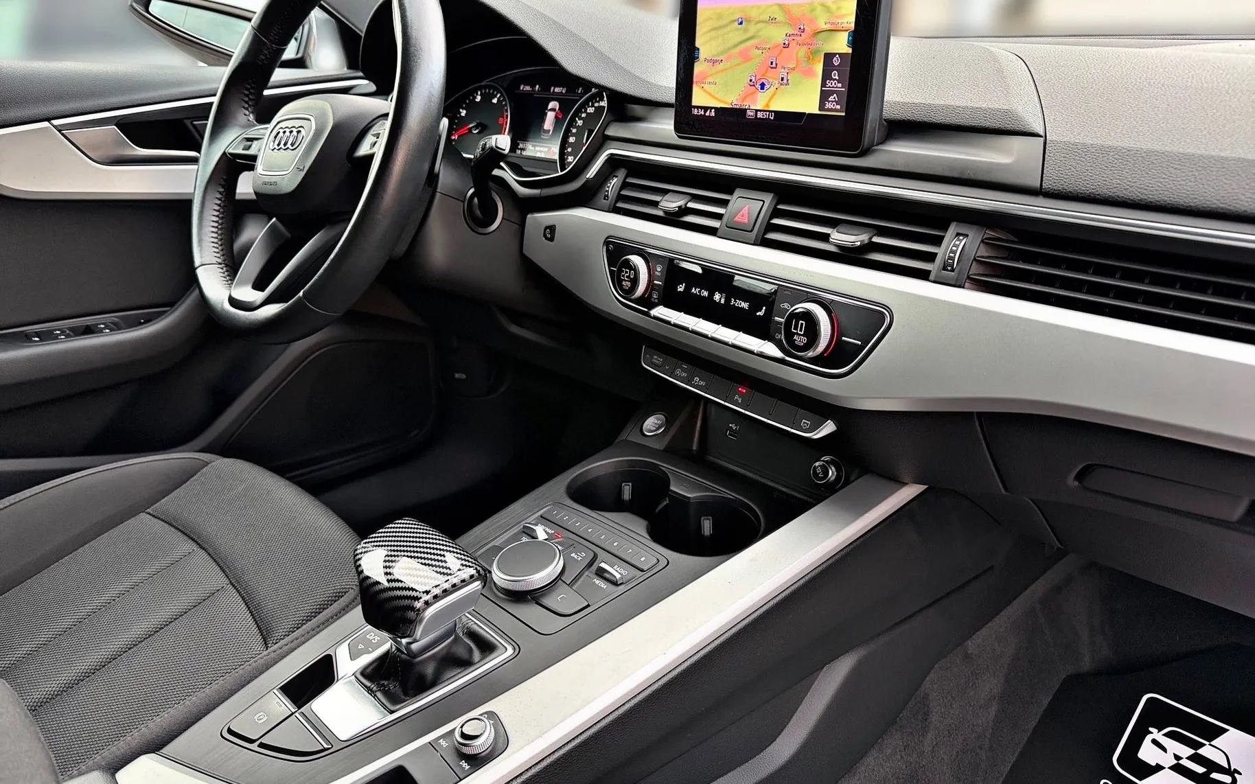 Notranja slika - Audi A4 Avant - 2.0TDI Sport S TRONIC•FACELIFT•MATRIX•NAVI•F1 PRE - 12