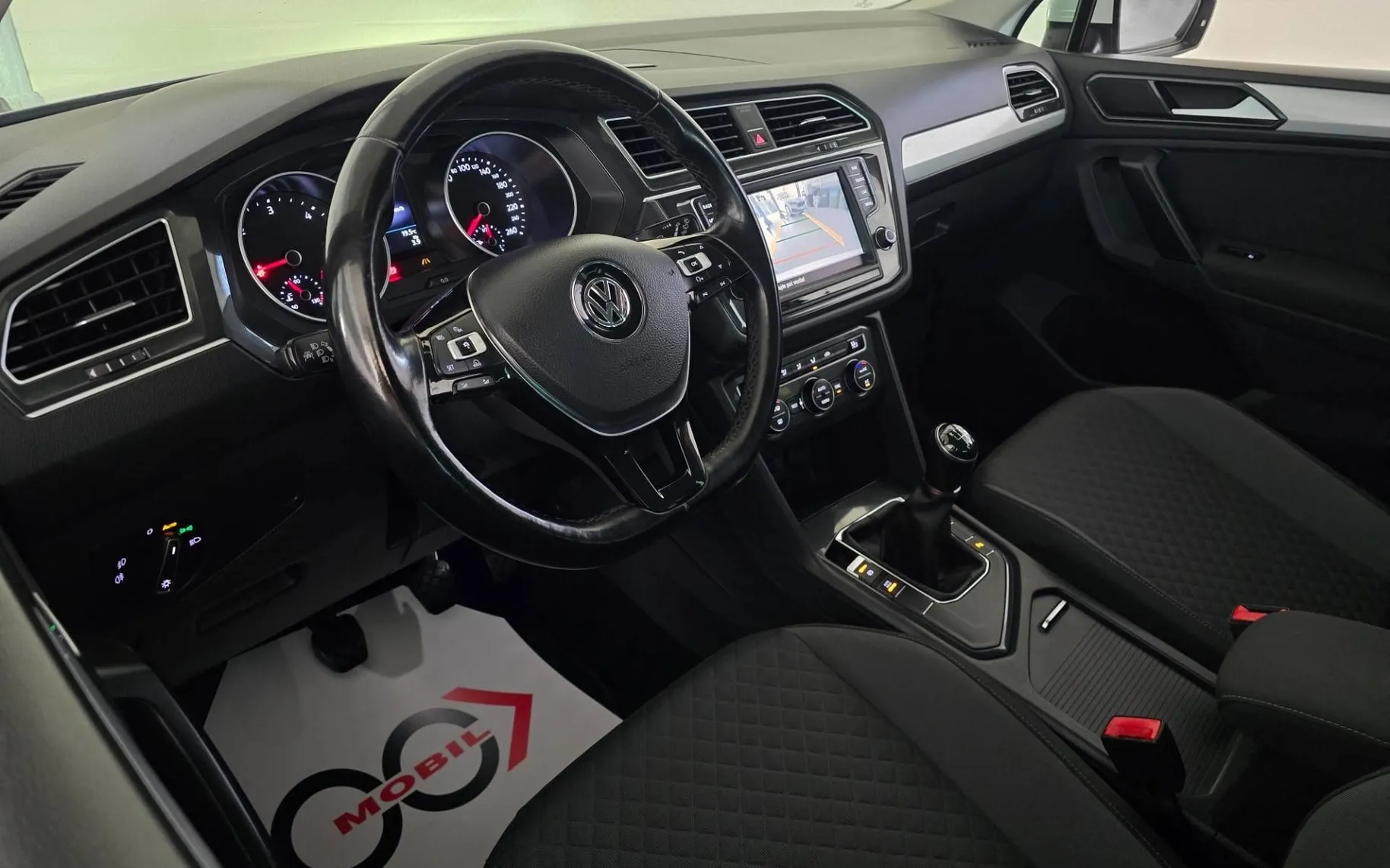 Notranja slika - Volkswagen Tiguan - 2.0 TDI BMT Comfortline - FULL LED.navi.kamera.ACC - 9