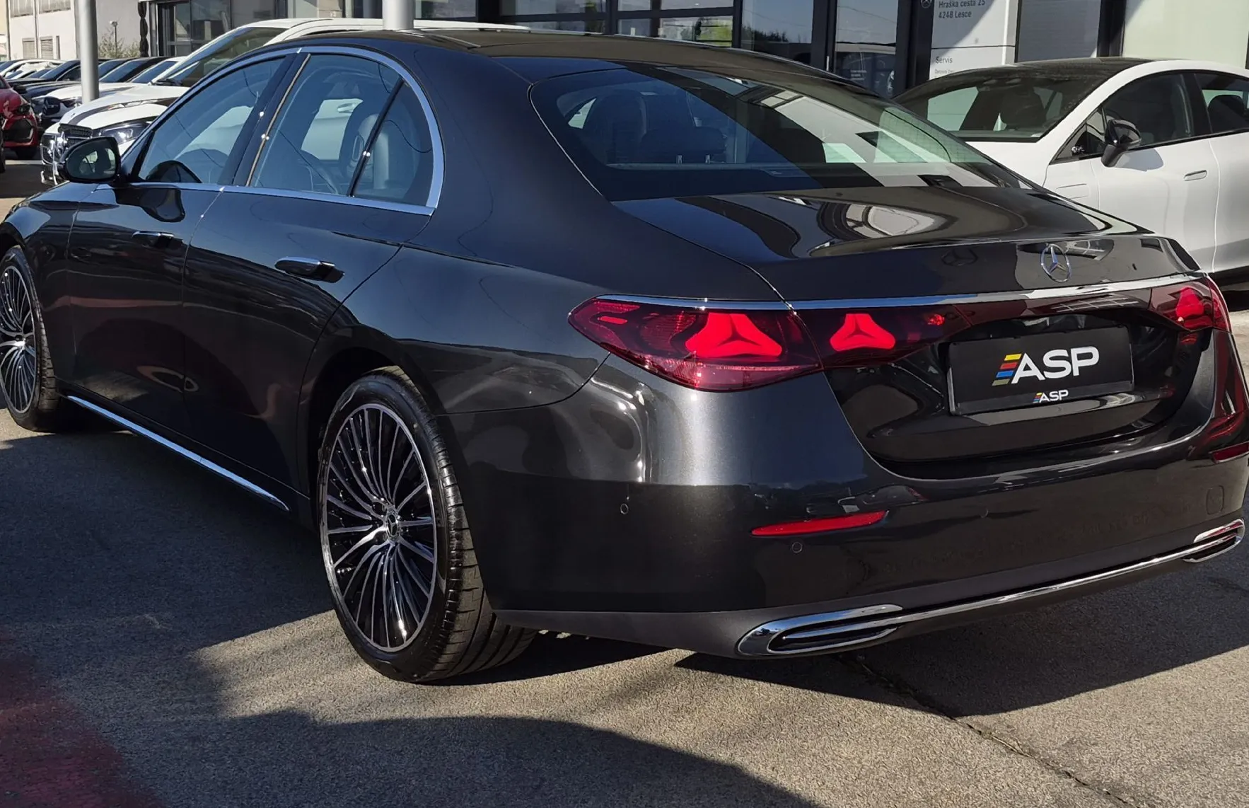 Zunanja slika - Mercedes-Benz E-Razred - E 220 d Exclusive Premium + AIRMATIC - 4