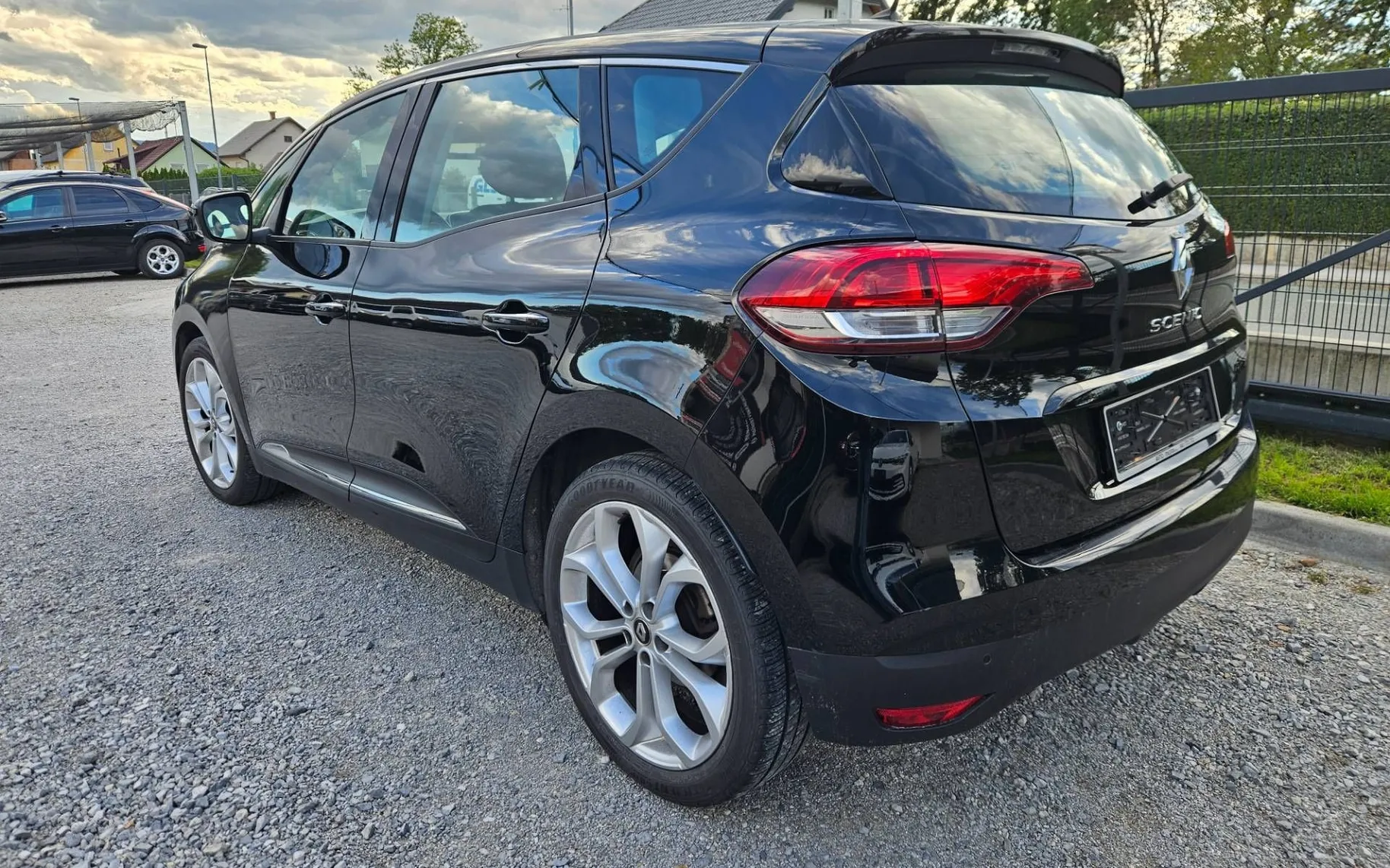 Zunanja slika - Renault Scenic - 1.3 16V 1.LASTNIK SLO SAMO 57000KM - 4