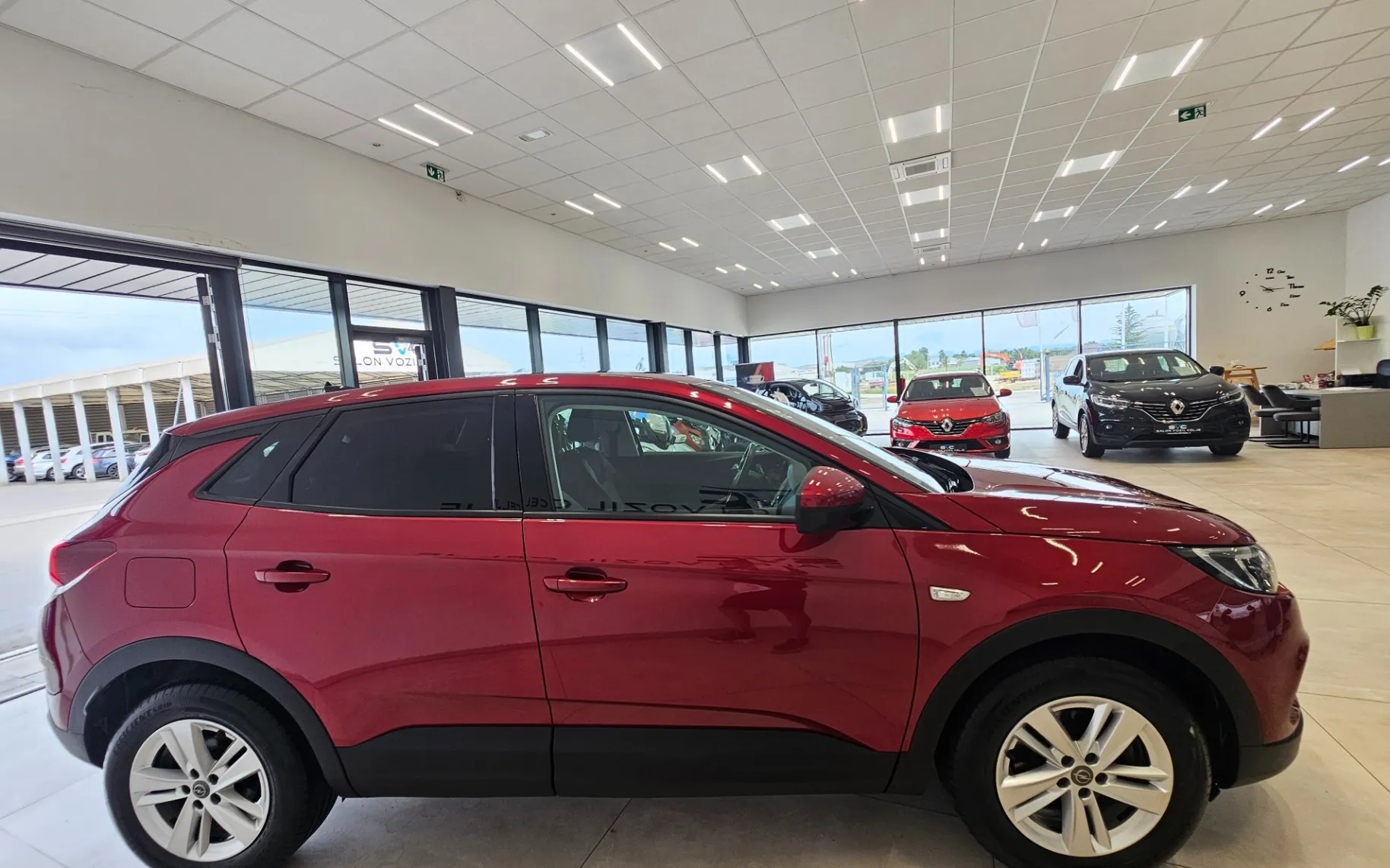 Zunanja slika - Opel Grandland X - 1.2-JAMSTVO-OPRAVLJEN VELIK SERVIS-OBROK ŽE 143€ - 4