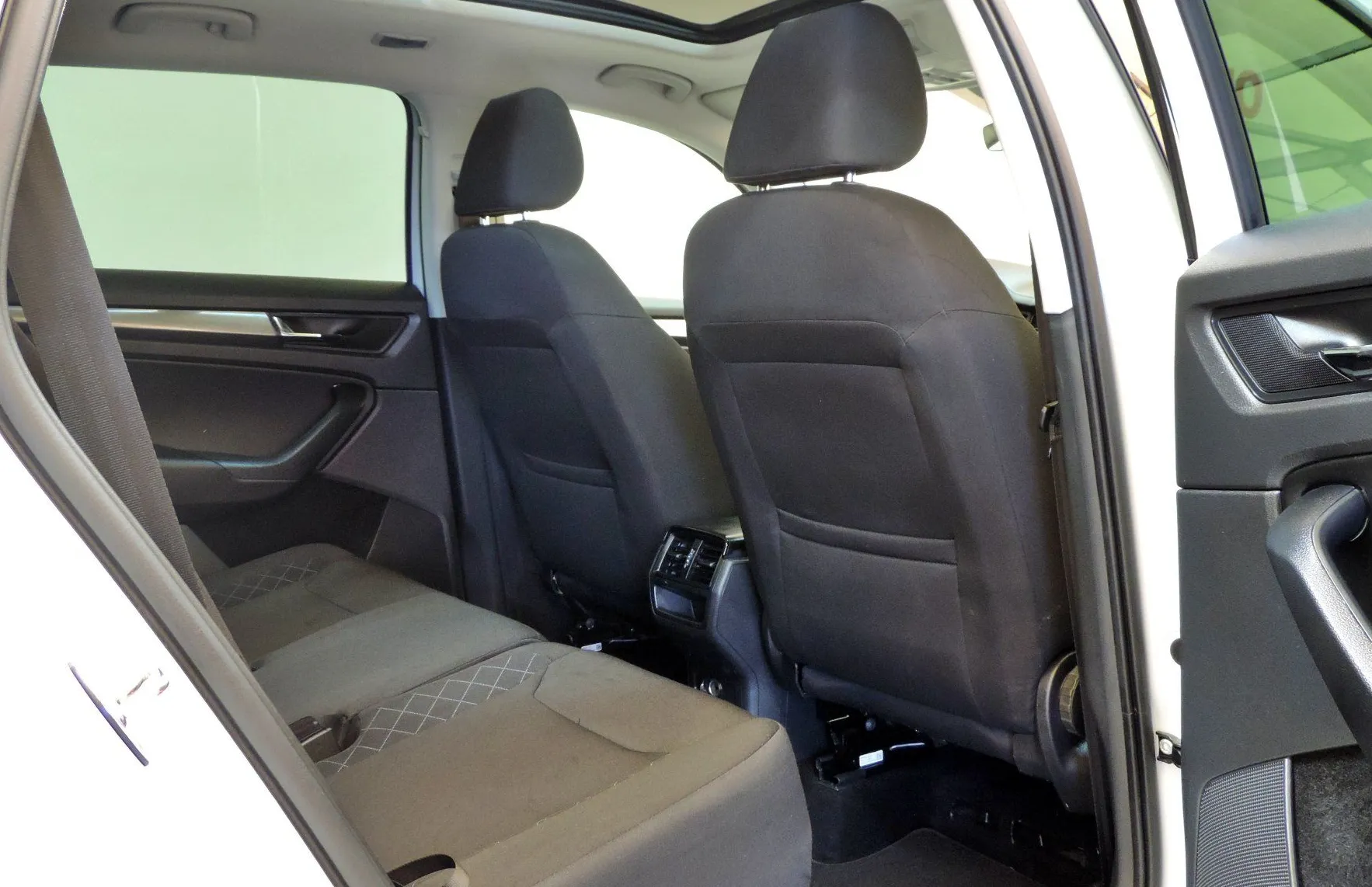 Zunanja slika - Škoda Kodiaq - 2.0 TDI Ambition DSG 7.SEDEŽEV-PANORAMA-ACC-LED - 12