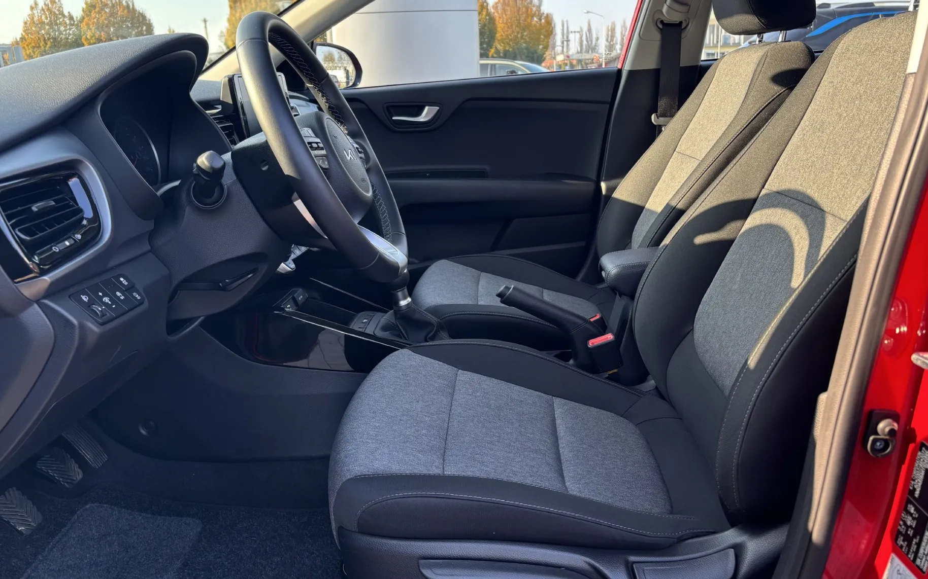 Zunanja slika - KIA Stonic - 1.2 DPI 57.9 kW  79 KM  LX Urban+ M T - 7