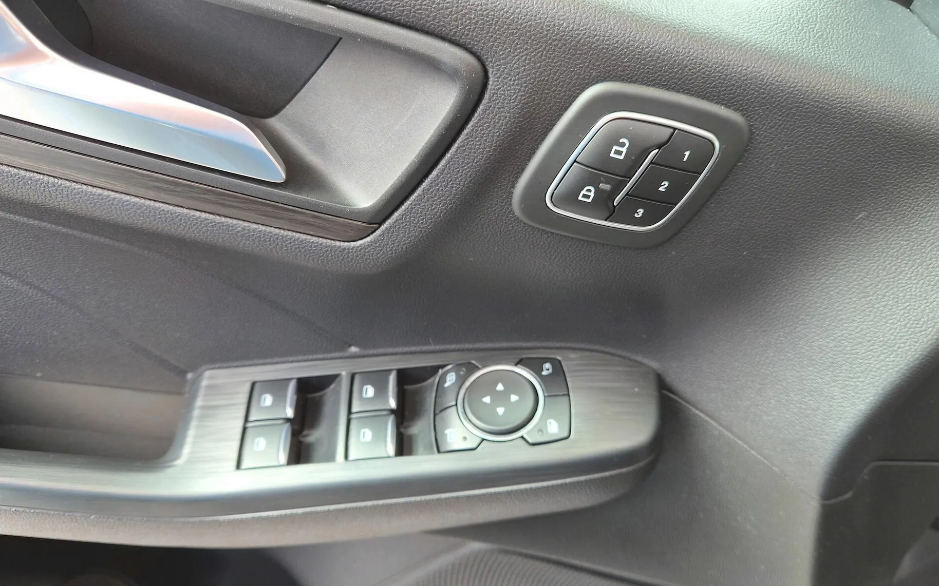 Zunanja slika - Ford Kuga - 2.5 Duratec PHEV Vignale AVT.-SLO-USNJE-HEAD-UP - 14