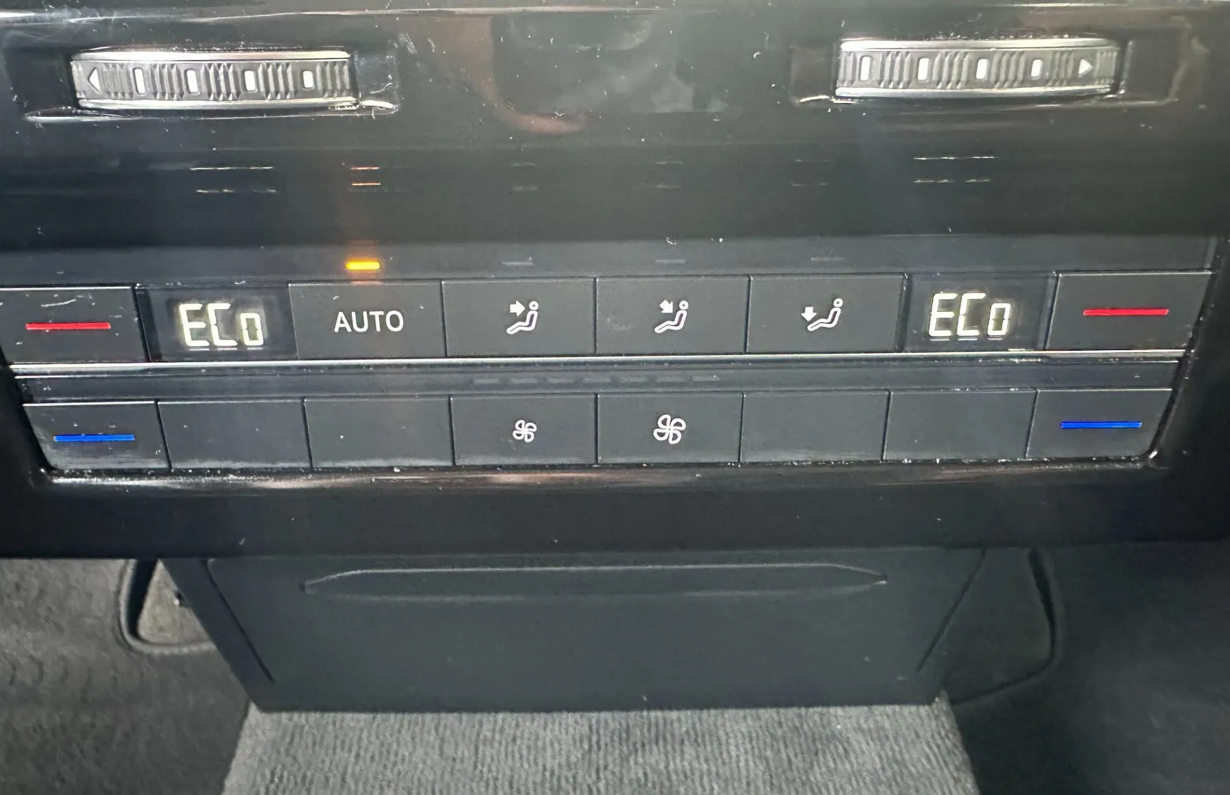 Zunanja slika - Volkswagen Touareg - Volkswagen  Elegance 3.0TDI 170kW.NEMŠKI.KA - 9