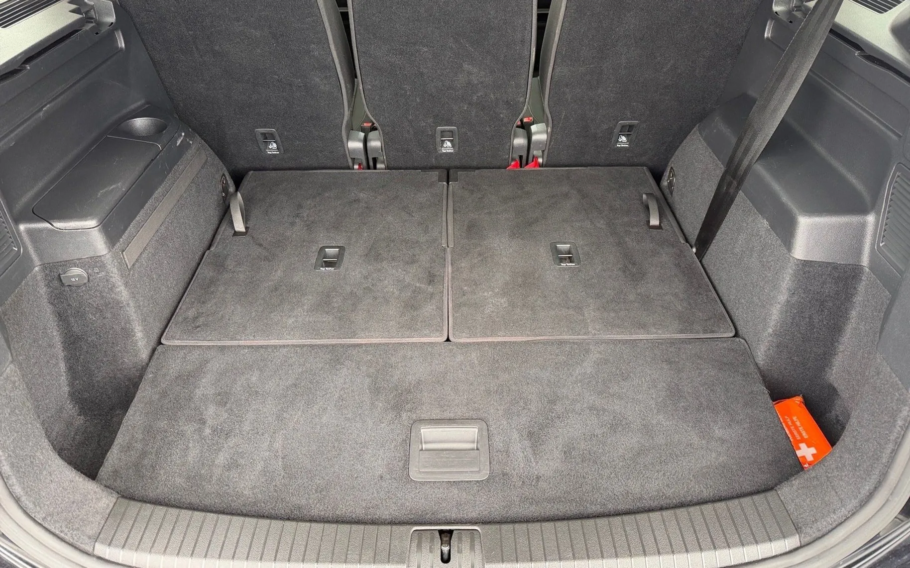 Notranja slika - Volkswagen Touran - 2.0 TDI BMT Highline DSG-7sedežev-Panorama-Masaža - 12