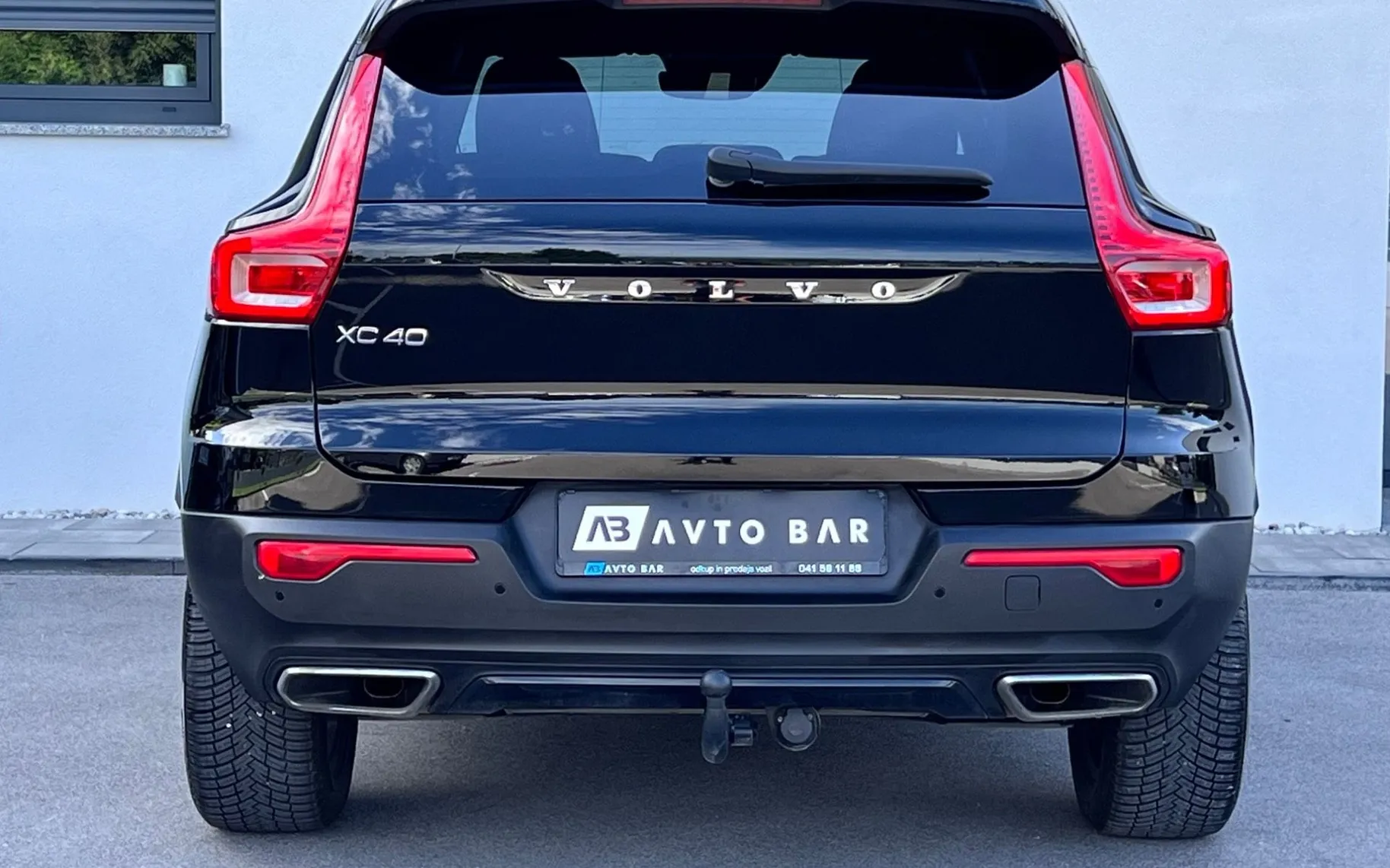 Notranja slika - Volvo XC40 - T3 R-design+ALU+LED+HI-FI+KLJUKA... - 7