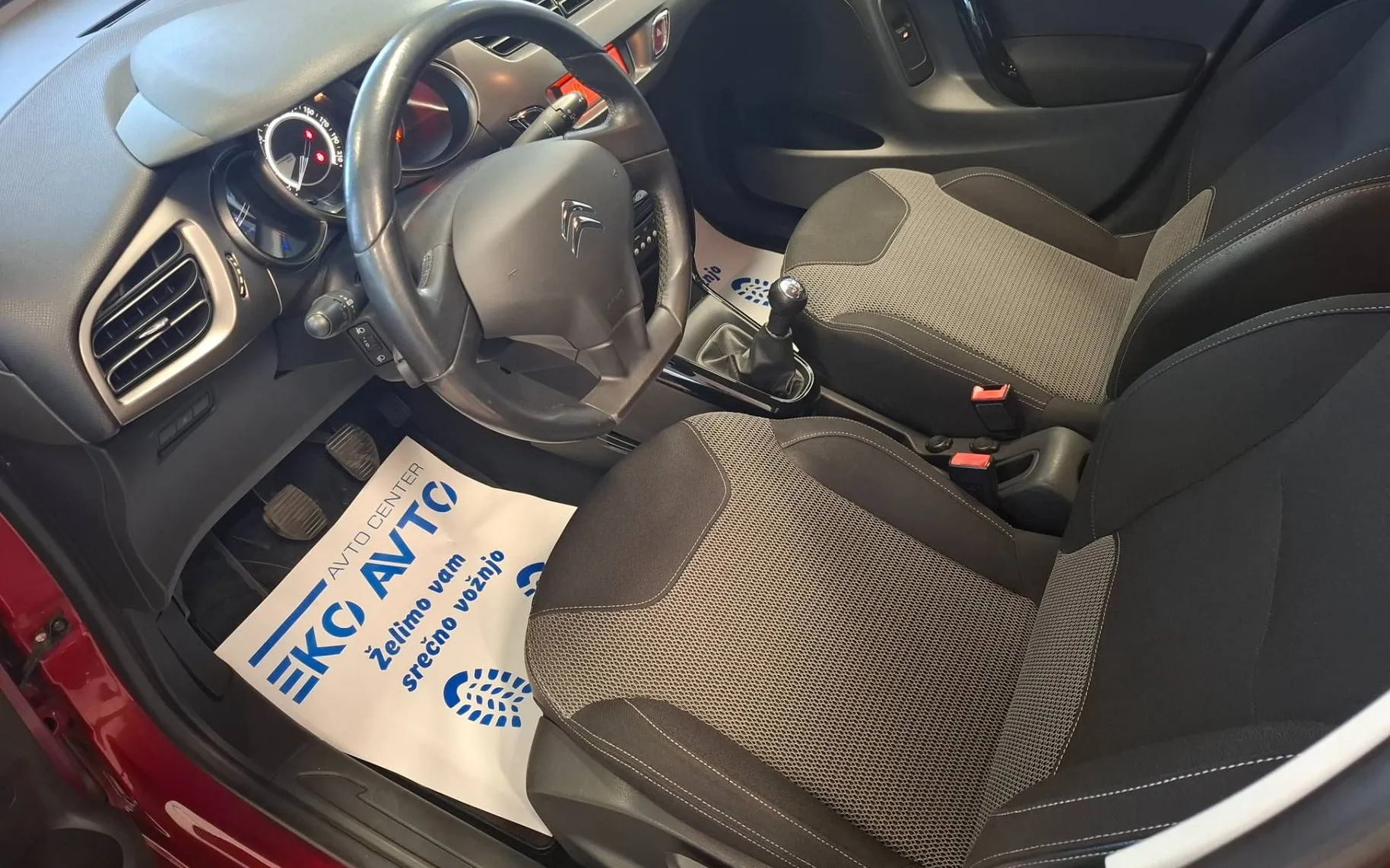 Notranja slika - Citroën C3 - 1.2 VTi PureTech Exclusive KREDIT BREZ POLOGA - 11