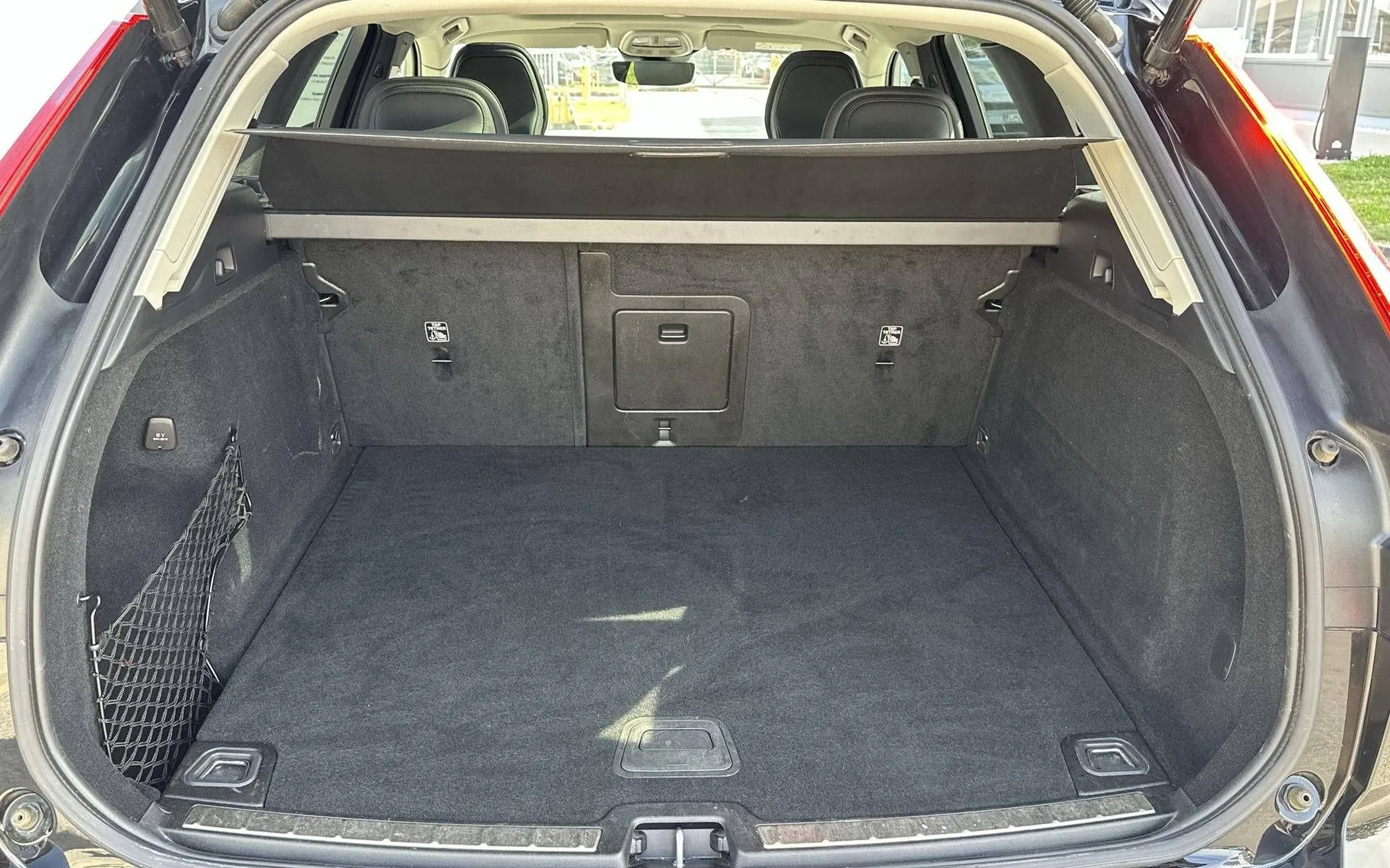 Notranja slika - Volvo XC60 - B5 P AWD Plus Dark Avt. - 12