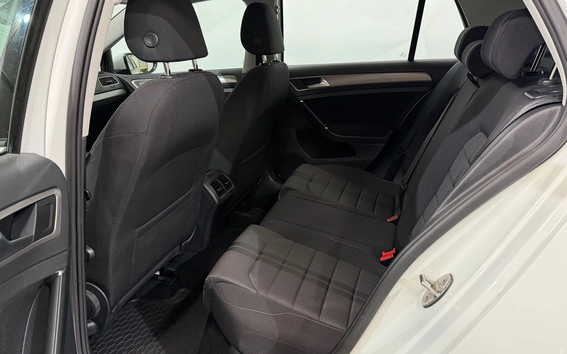 Notranja slika - VW Golf - 2.0 TDI-R-LINE-1.LASTNIK-BI-XENON-LED-TEMP-SLO-PDC - 12