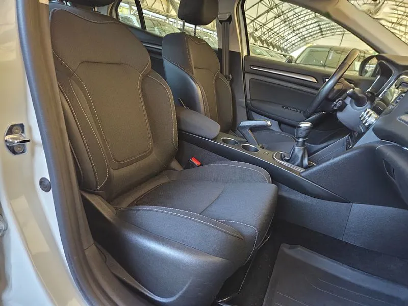 Zunanja slika - Renault Megane Limousine - 1.3 16v INTENS LED NAVI GR.SED+VOLAN JAMSTVO - 11
