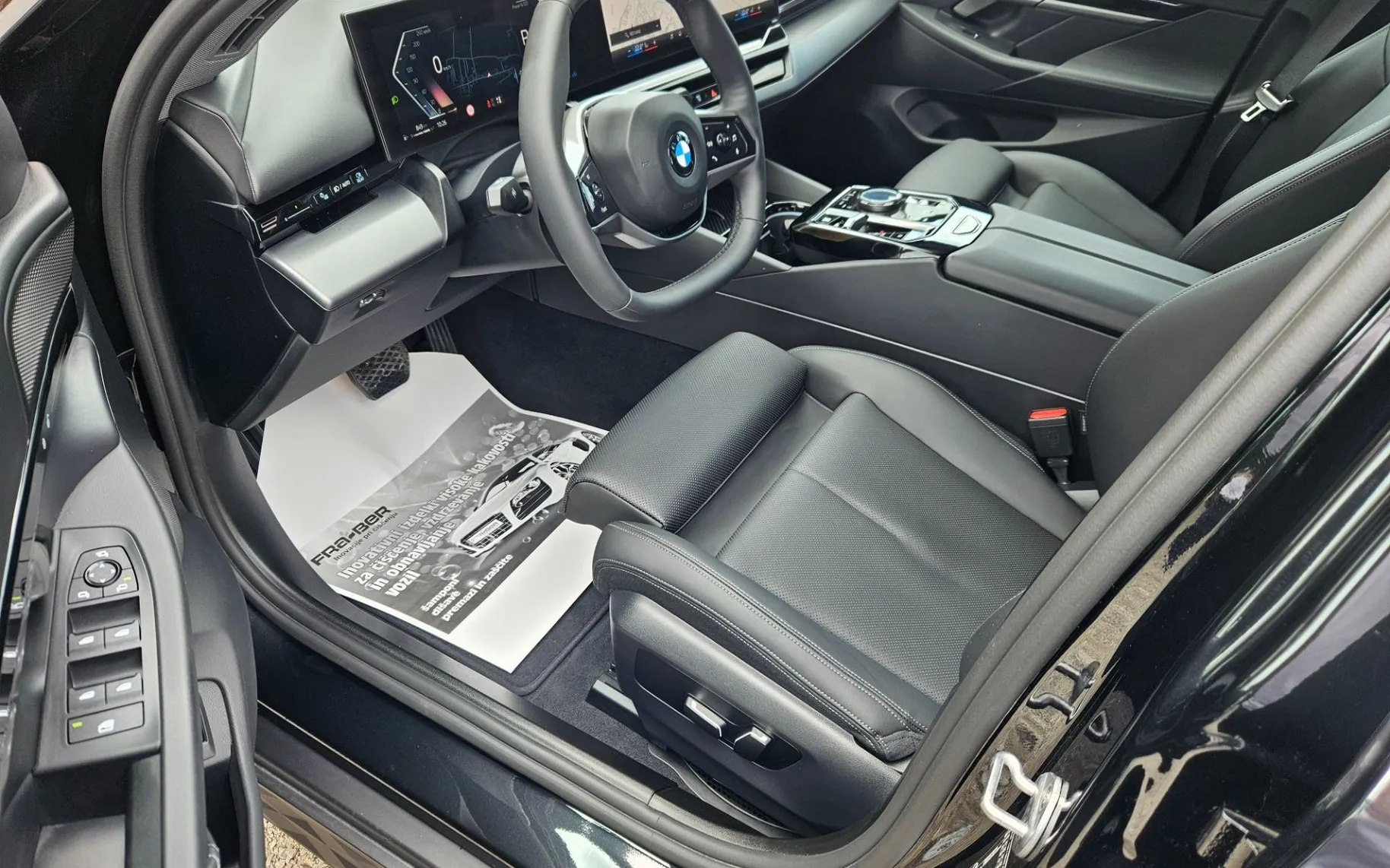 Notranja slika - BMW serija 5 Touring: - 520d  AT   1.LASTNIK SLO VIRTUAL  LED - 12