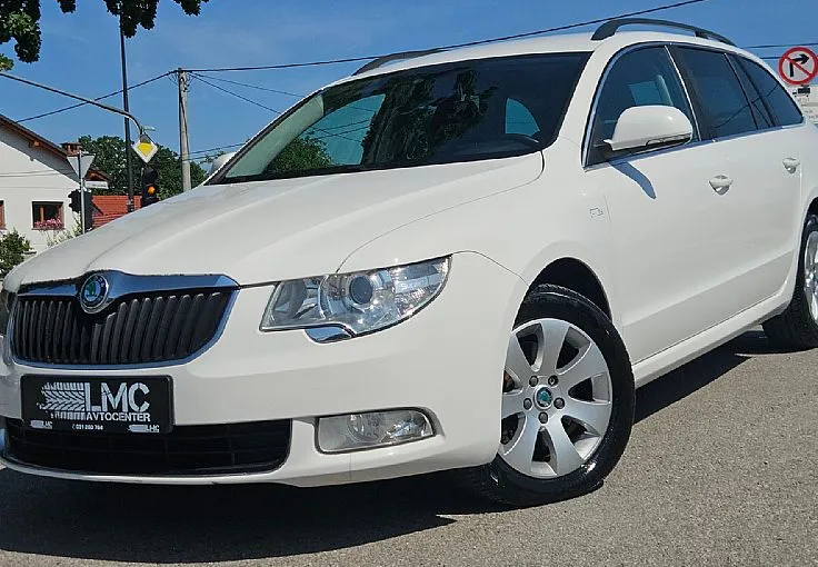 Zunanja slika - Škoda Superb - Combi 2.0 TDI 140ks °2-LASTNIK°  °TEMPOMAT° °PDC° - 3