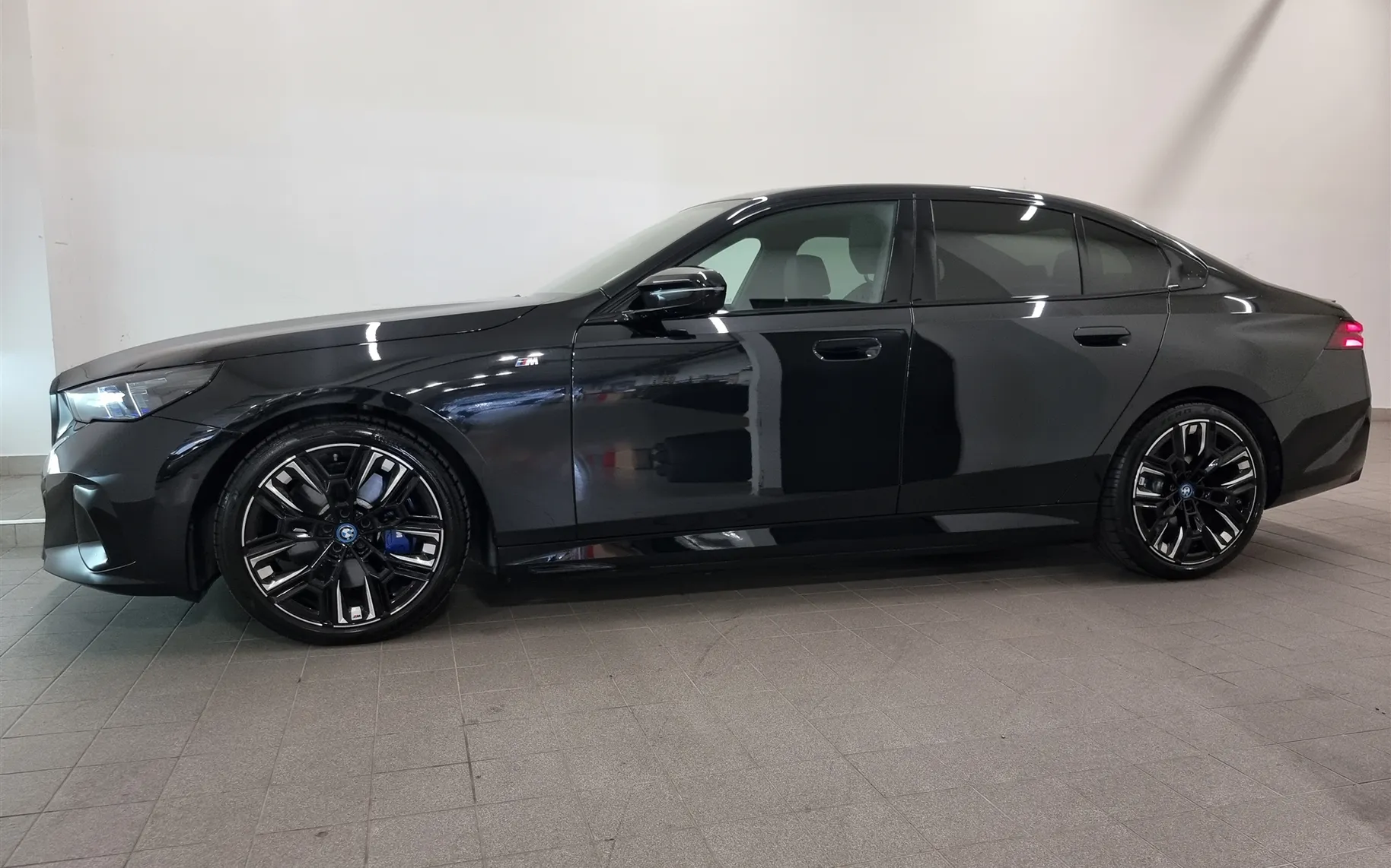 Zunanja slika - BMW i5 - M60 xDrive Limuzina - 23