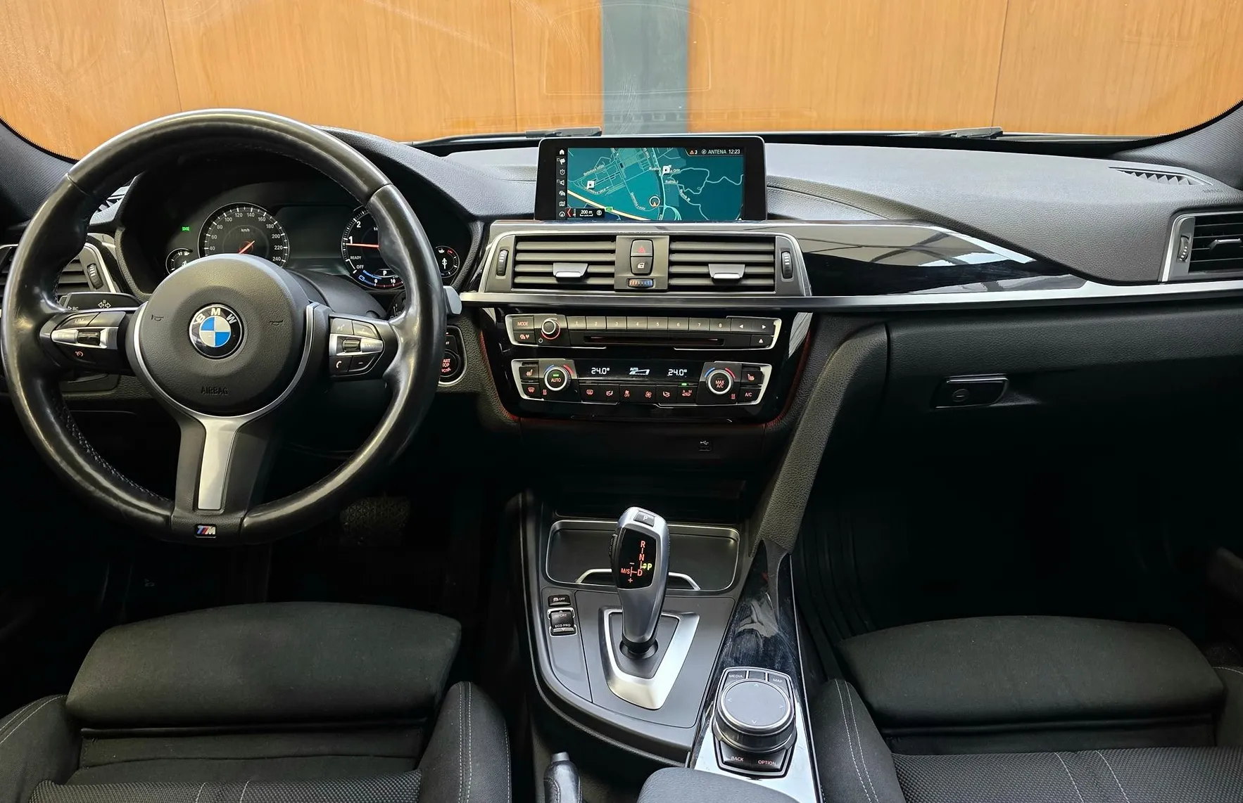 Zunanja slika - BMW Serija 3 - : 330i xDrive Sport Line- LED - VEL.NAVI - AMBI -PDC - 9
