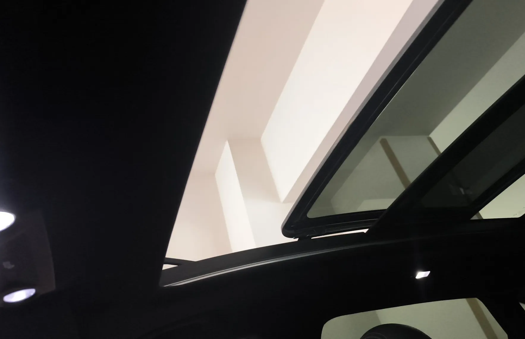 Zunanja slika - Vinfast VF8 - 87.7kWh AWDPlus408PS-GRATIS POLNILNICA 22KW-ZALOGA - 16