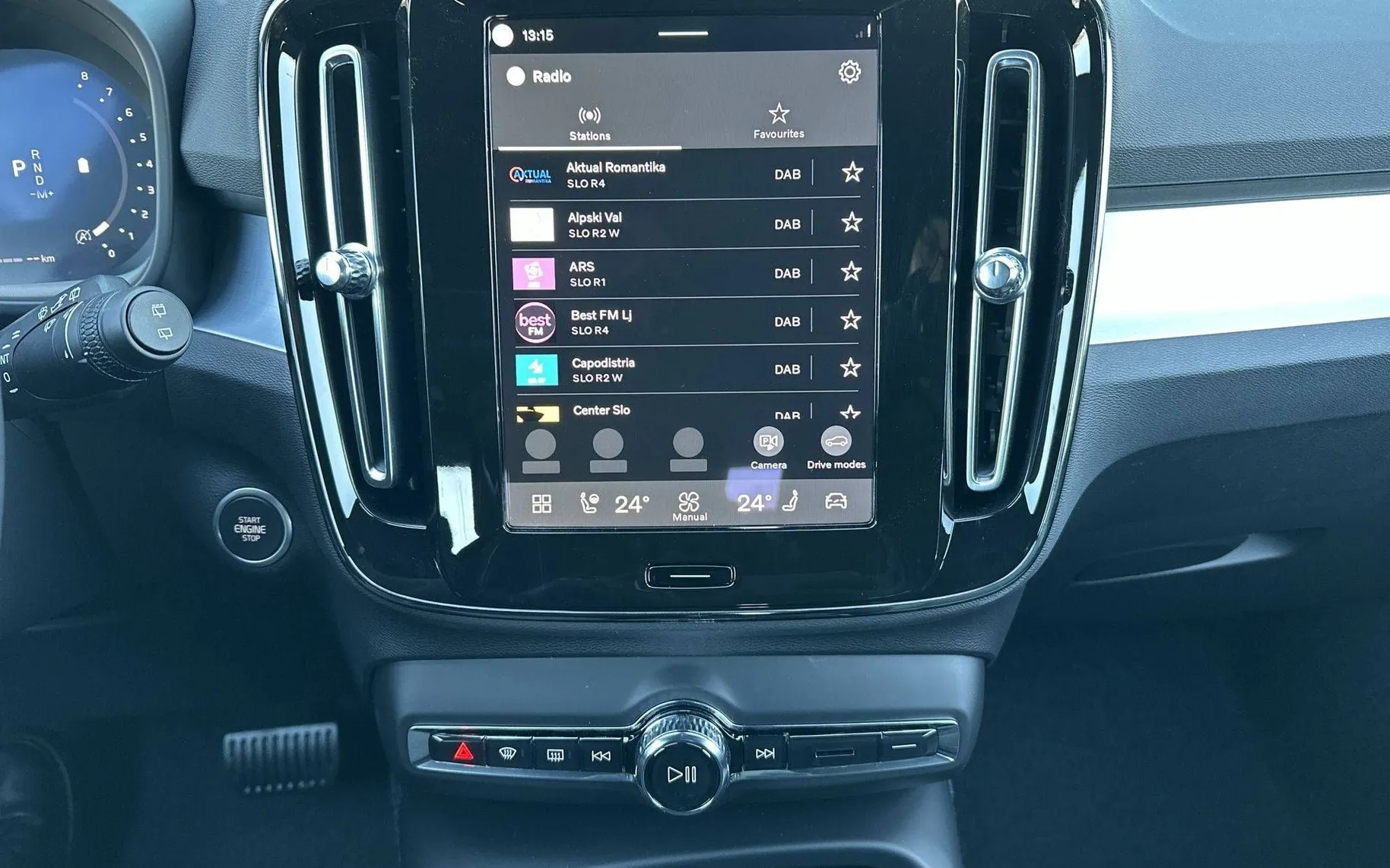 Notranja slika - Volvo XC40 - B3 P Core AT DCT 3 leta garancije + 3 servisi... - 16