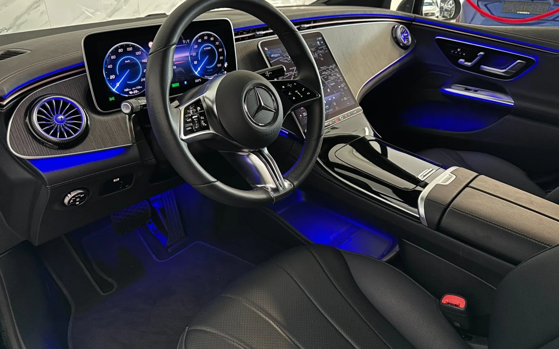 Notranja slika - Mercedes-Benz EQE - 300|AMG Line|DigitalL|Kamera|ACC|Kljuka|Memory|... - 8