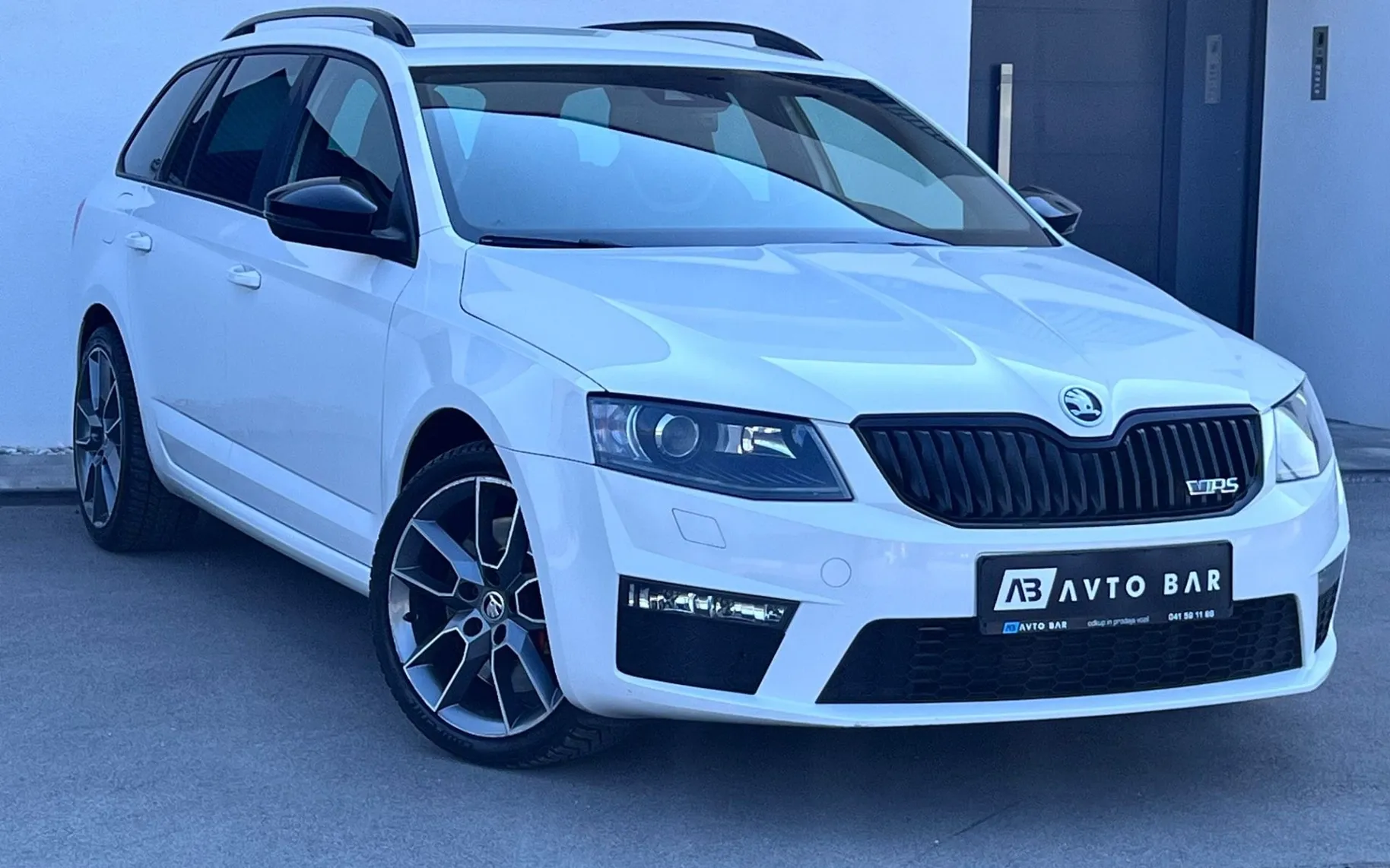 Zunanja slika - Škoda Octavia - 2.0 TDI RS+XENON+NAVI+PDC+KLJUKA - 3