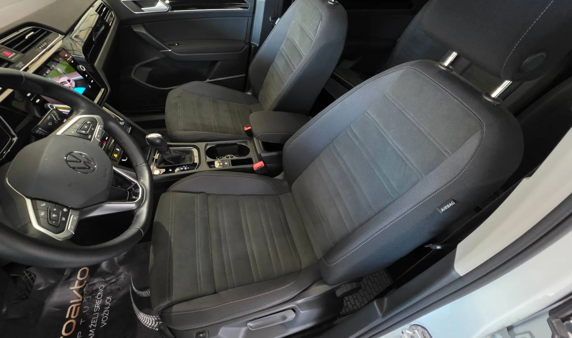 Notranja slika - Volkswagen Touran - 2.0 TDI R-Line DSG 1.Lastnik-Slov.poreklo-7 Sedeže - 15