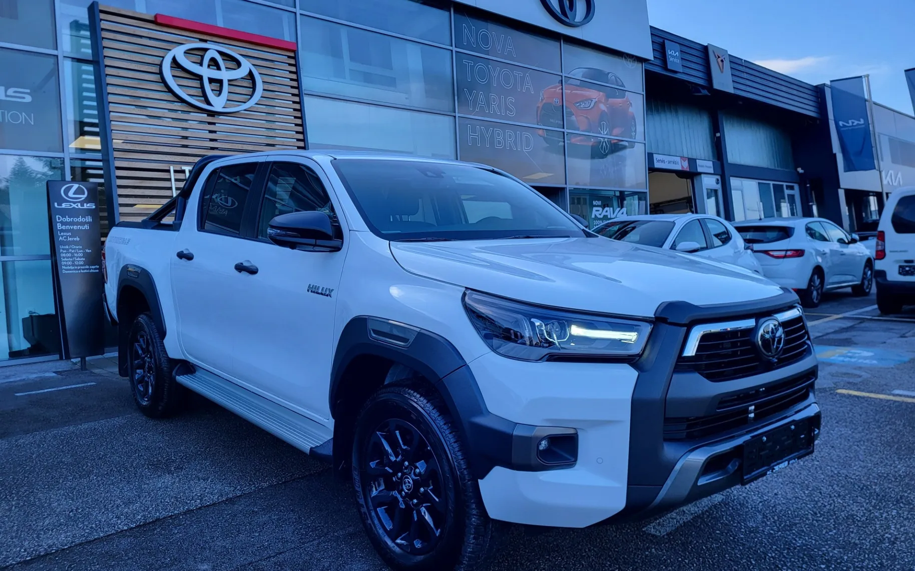 Zunanja slika - Toyota Hilux - 2.8 D-4D Invincible Automatic - 10